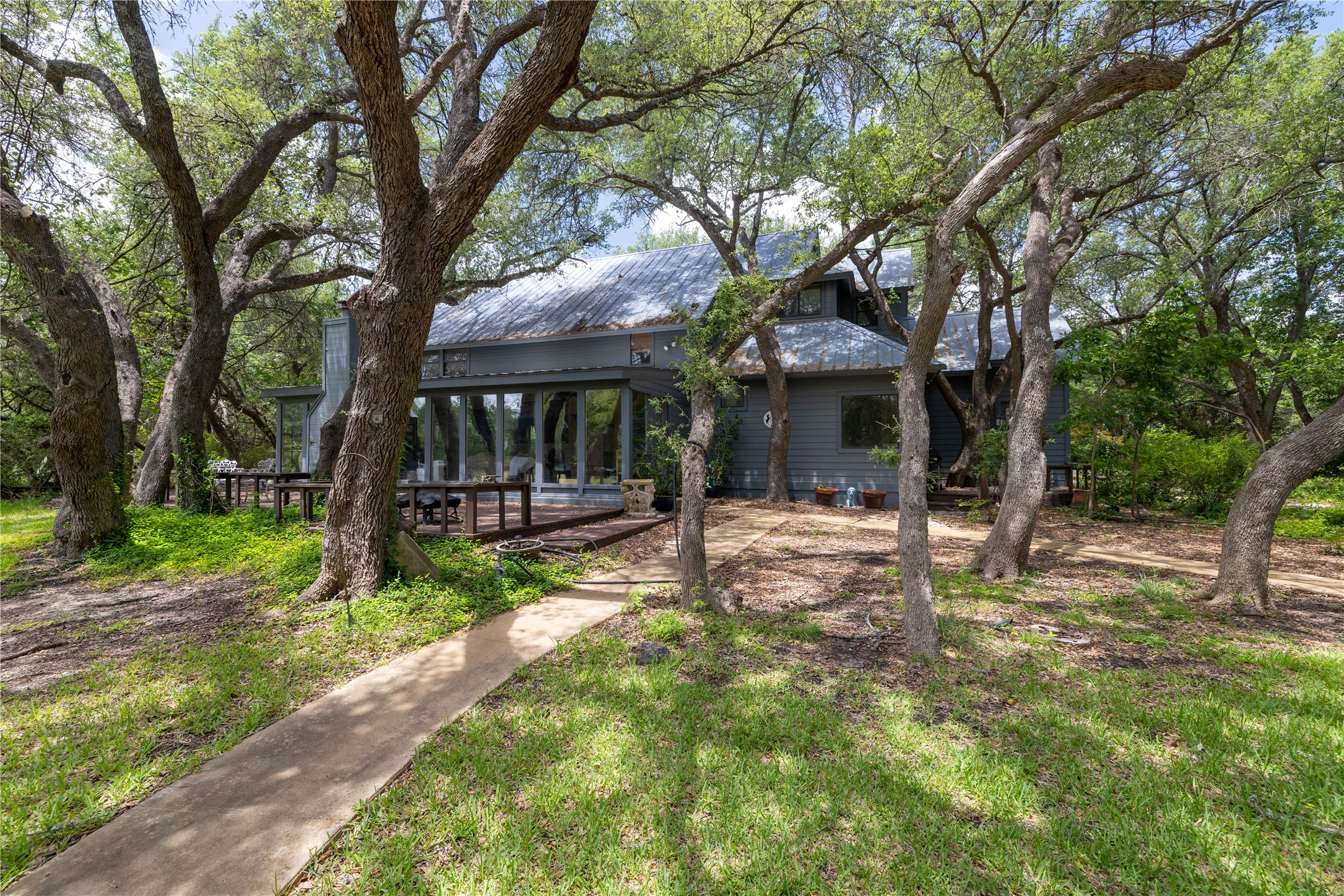 main property photo 33
