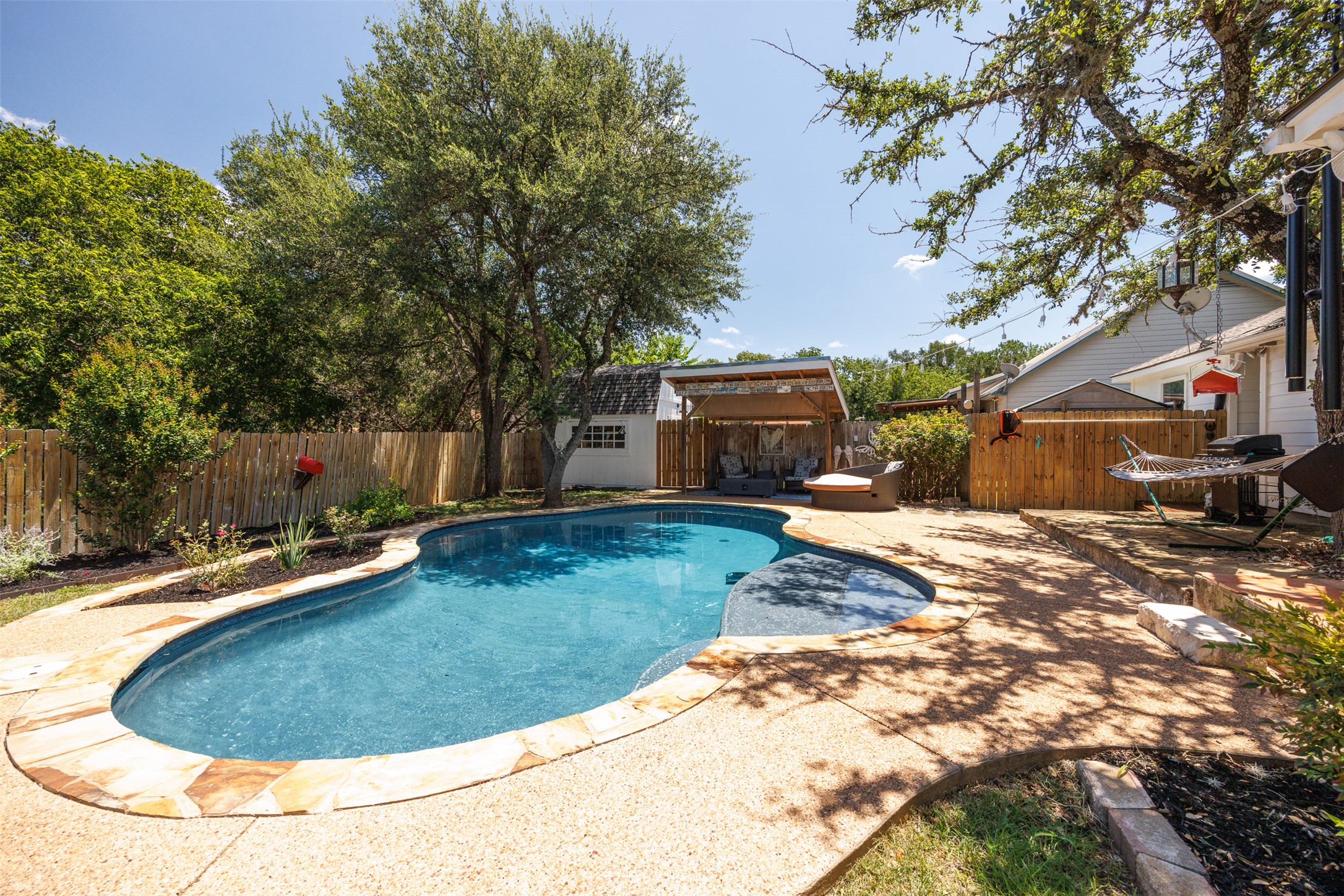 main property photo 18