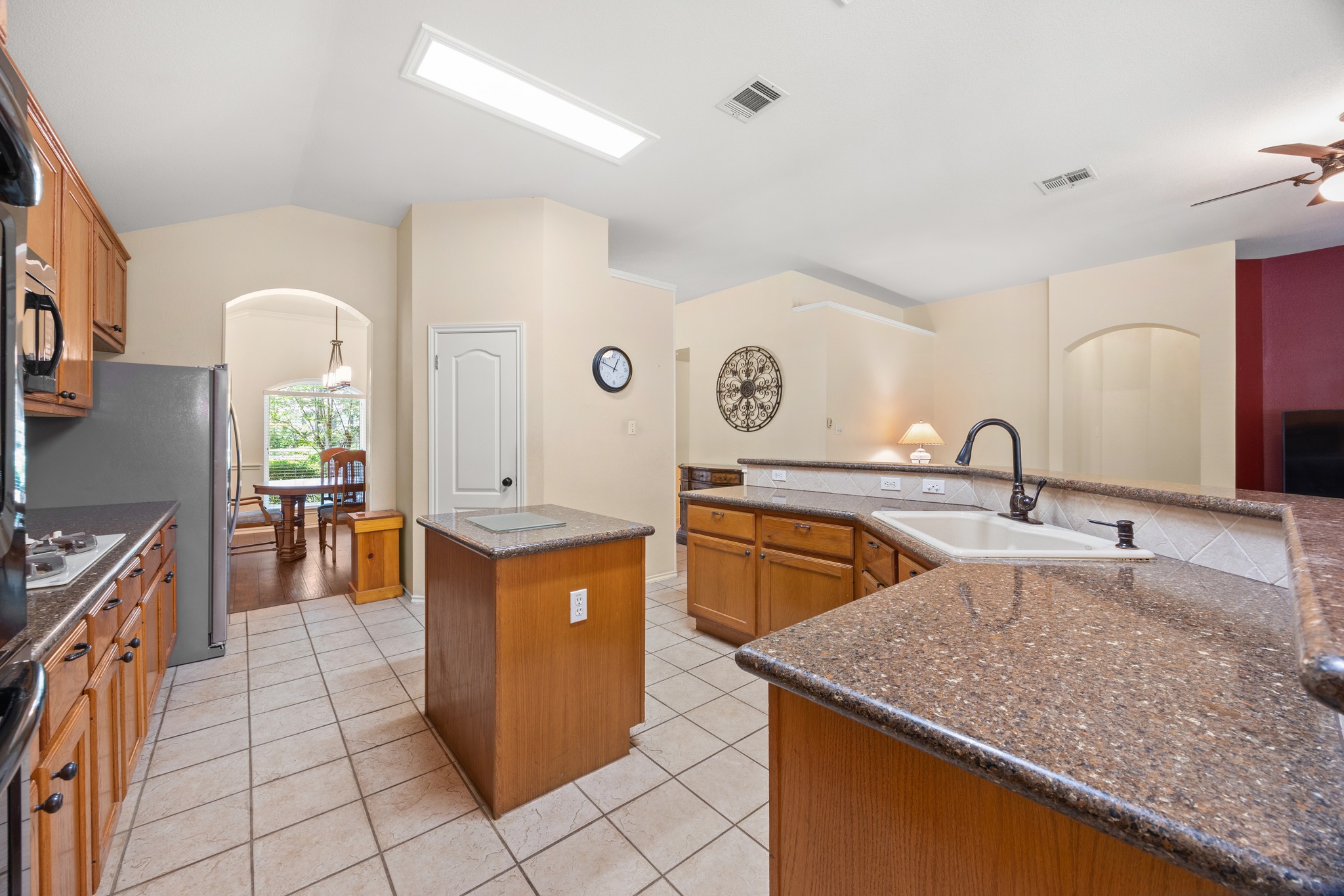 main property photo 11