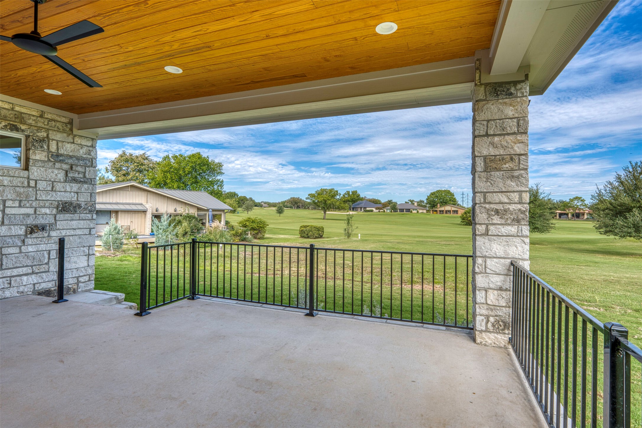 main property photo 30