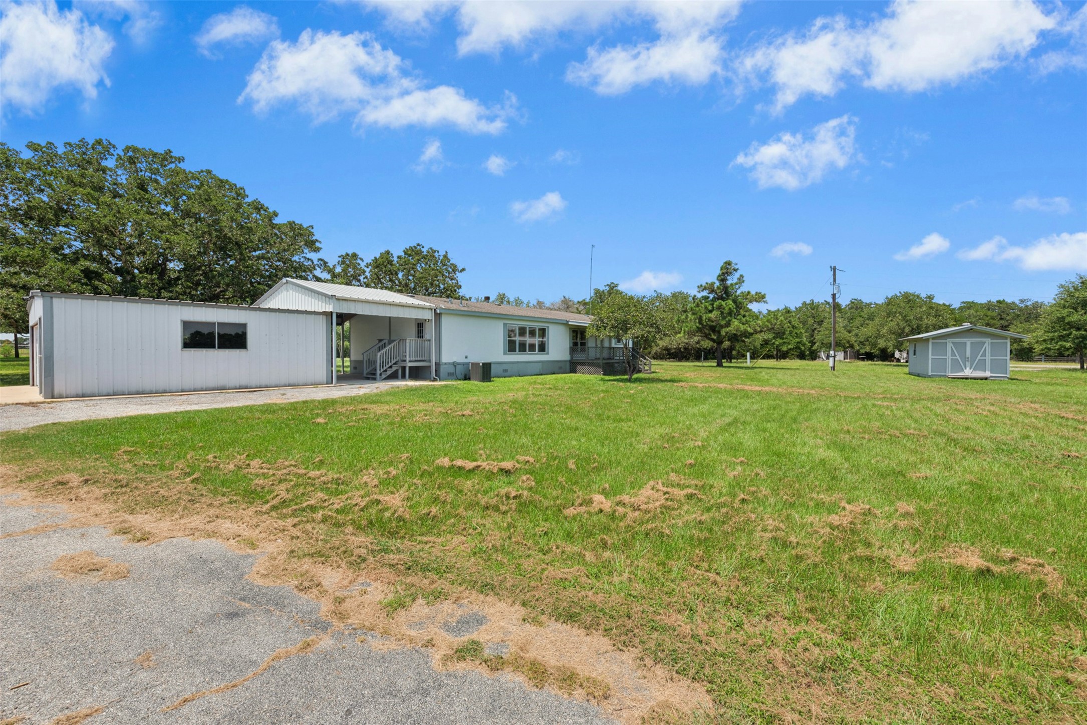 main property photo 28
