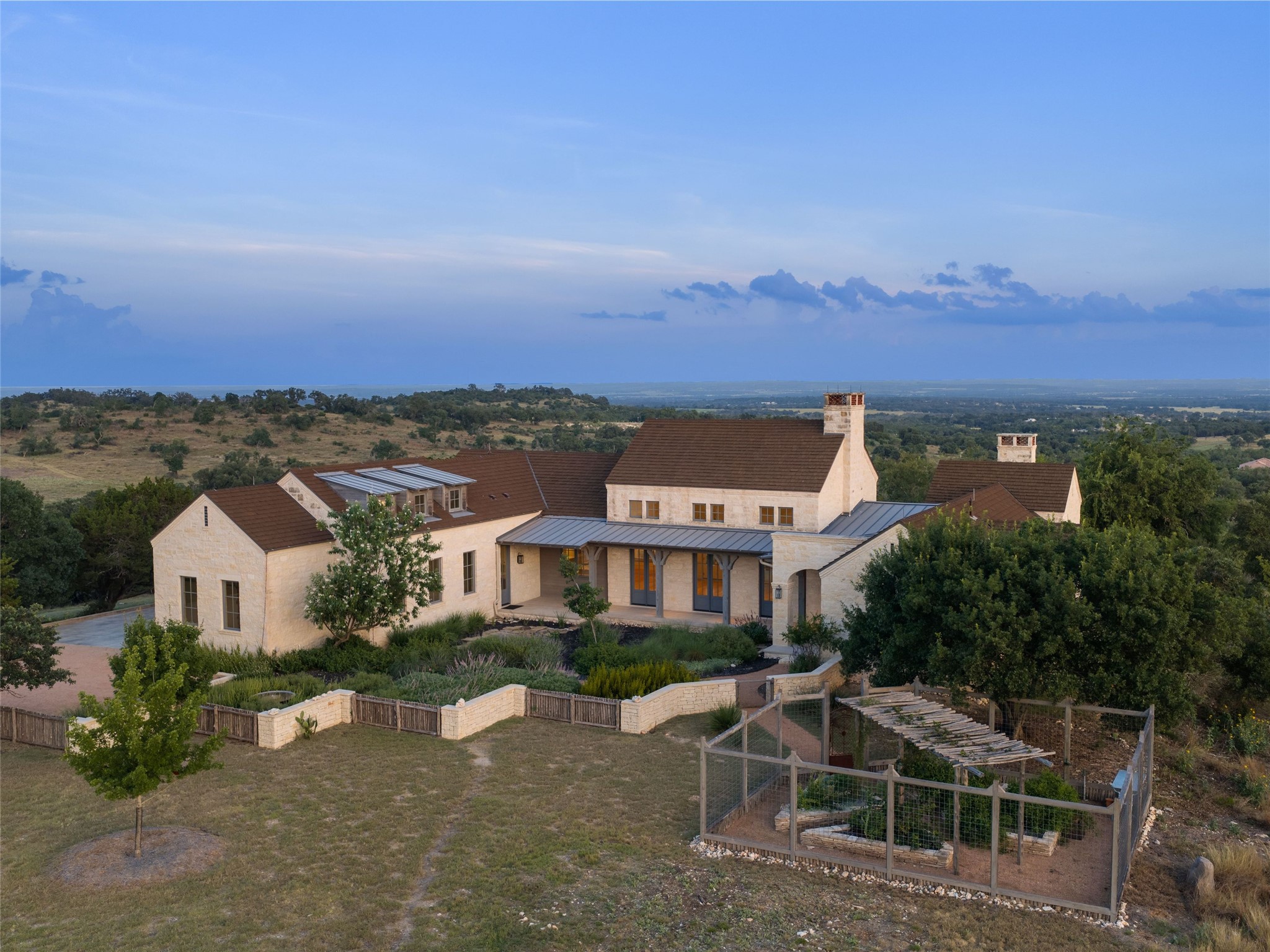 main property photo 8