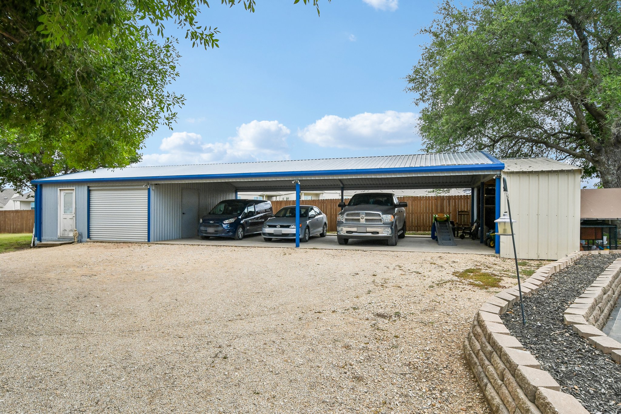 main property photo 37