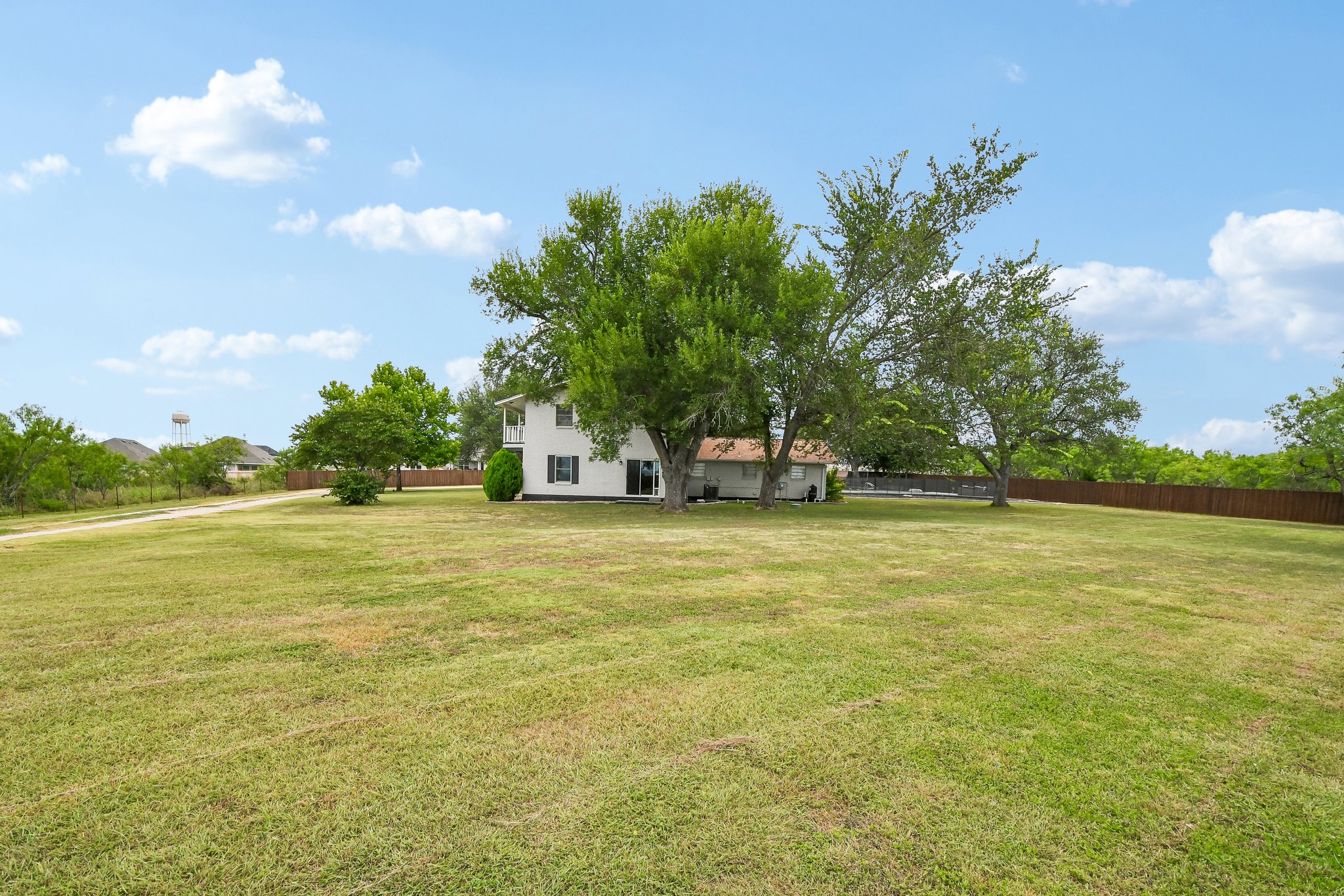 main property photo 39