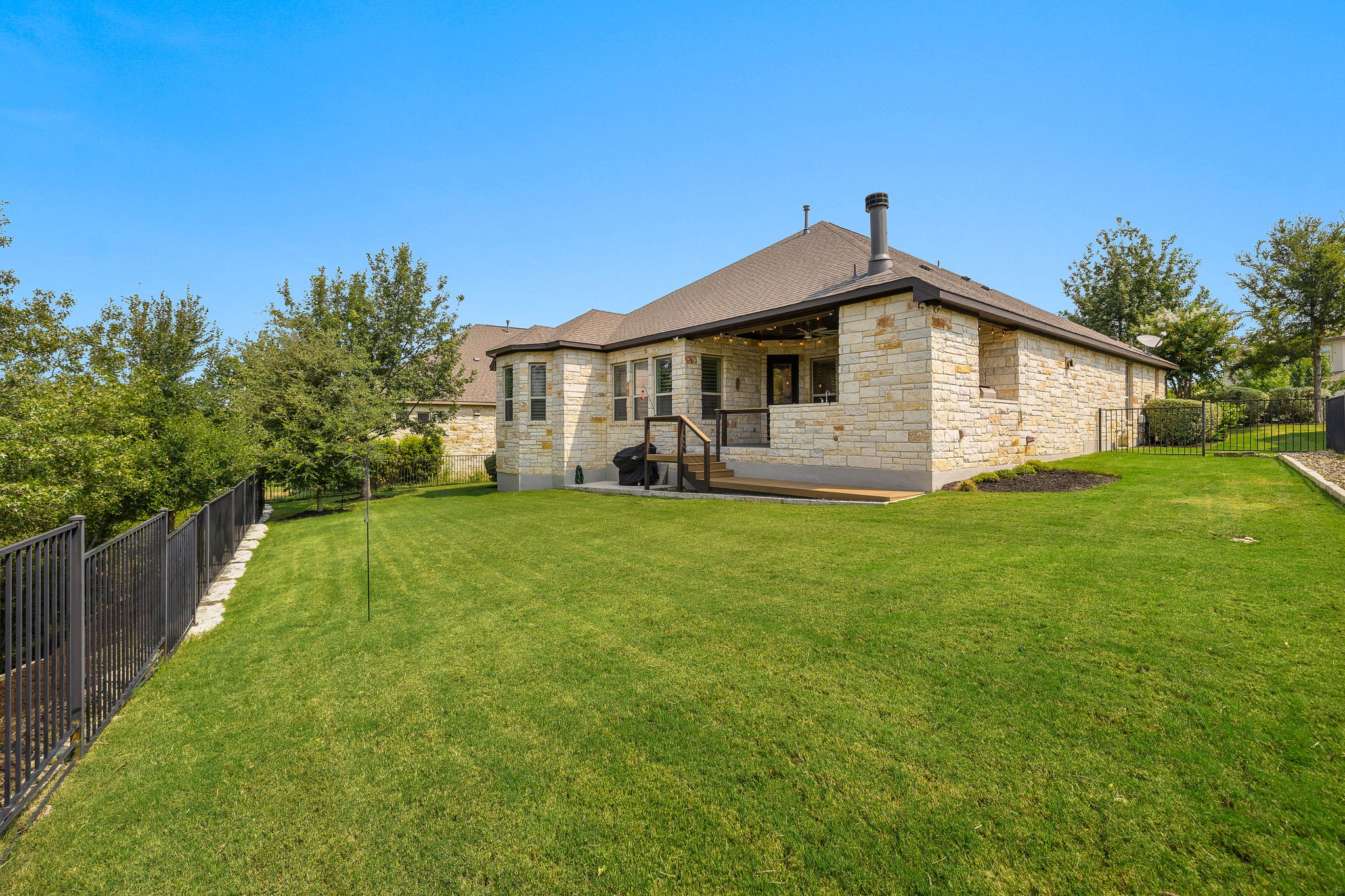 main property photo 33