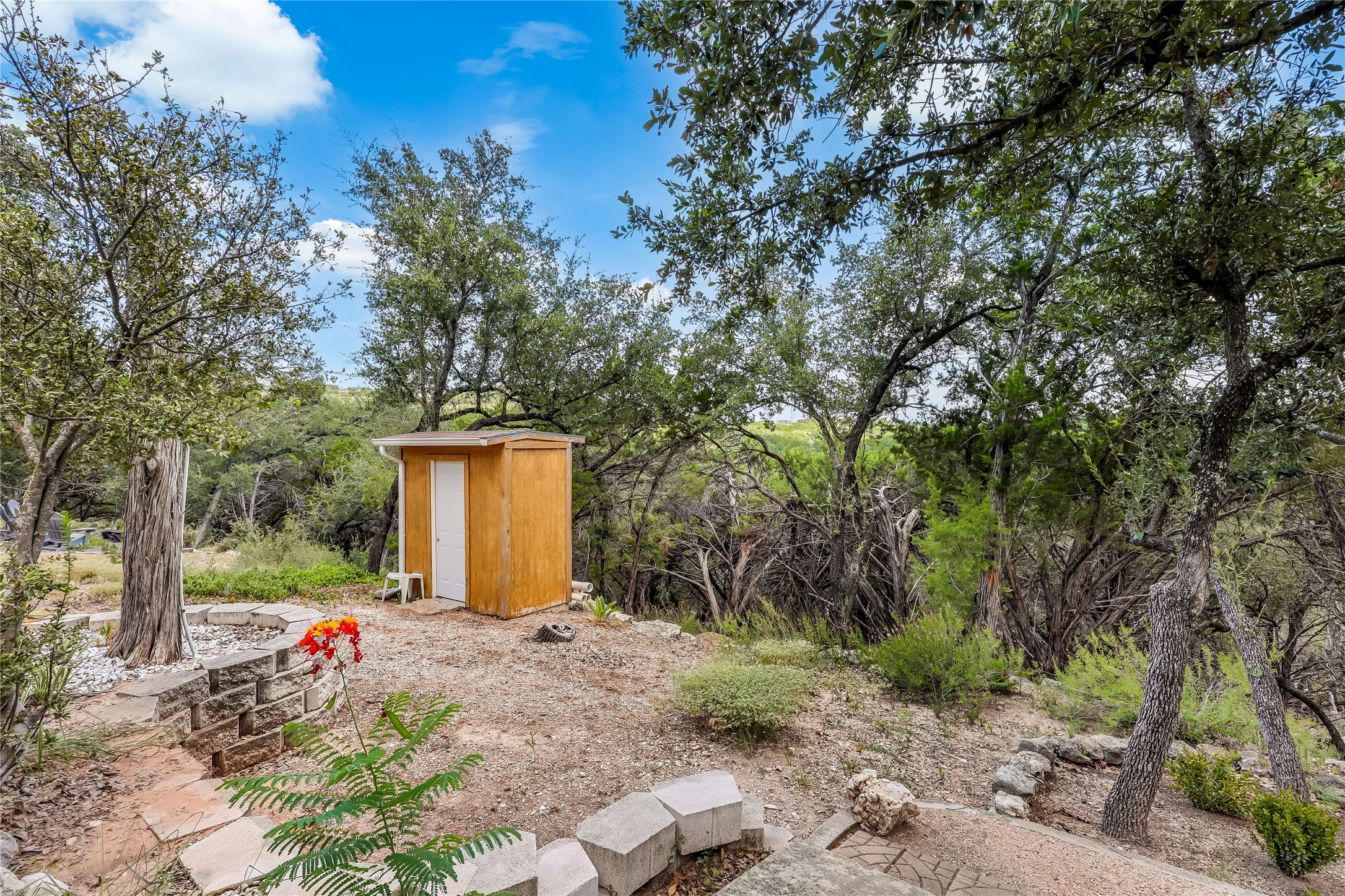 main property photo 30