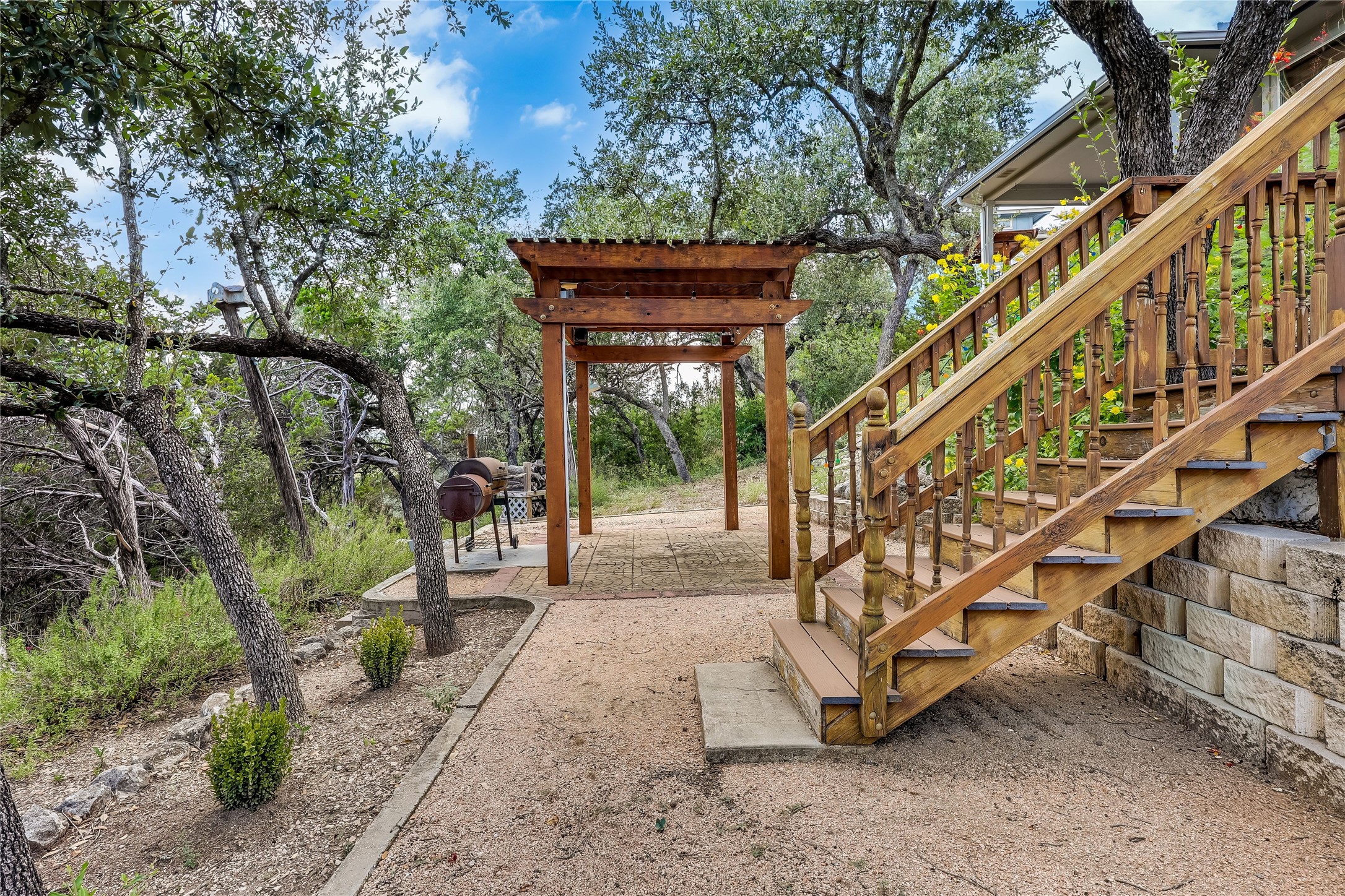 main property photo 31