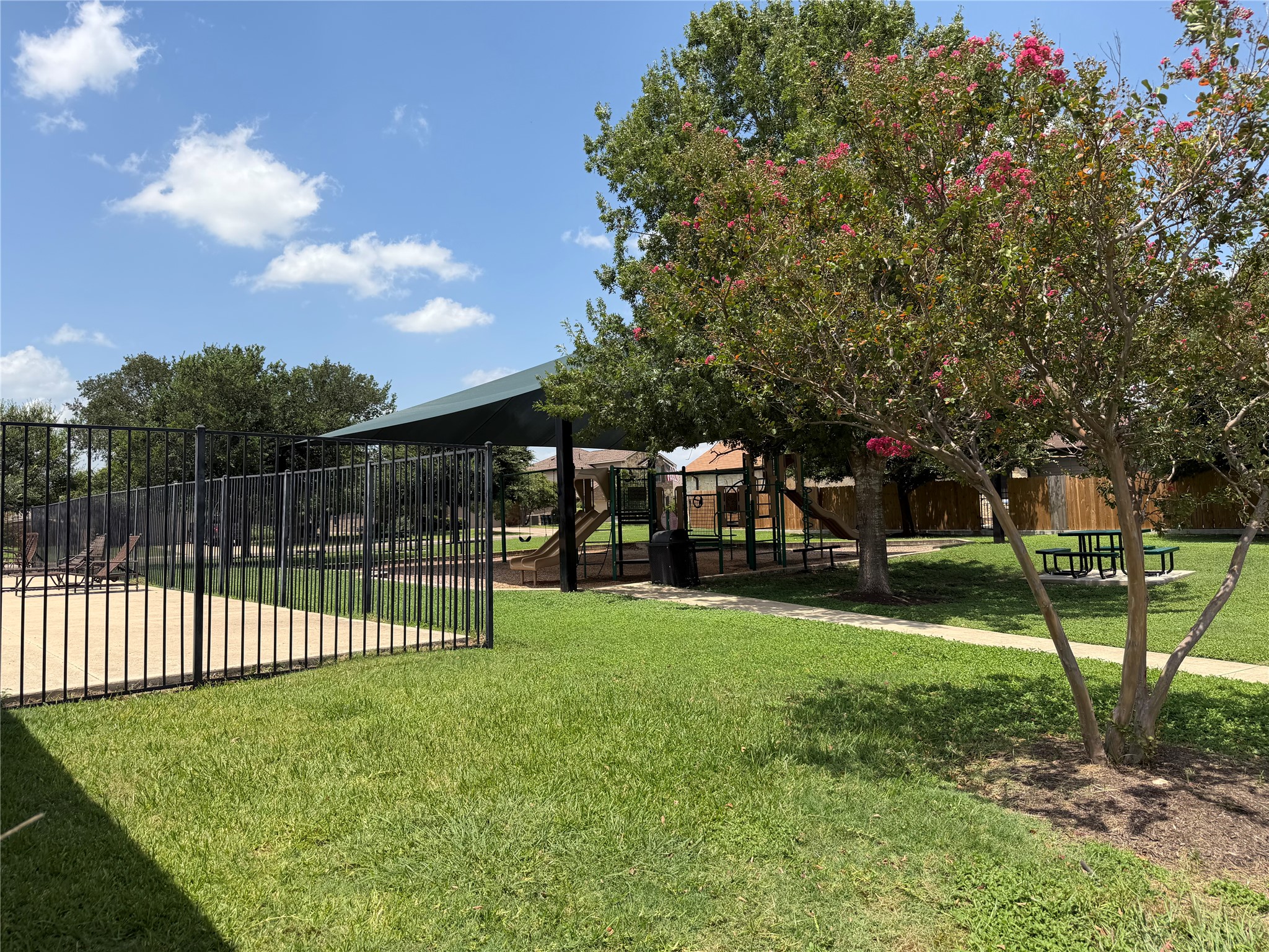 main property photo 19