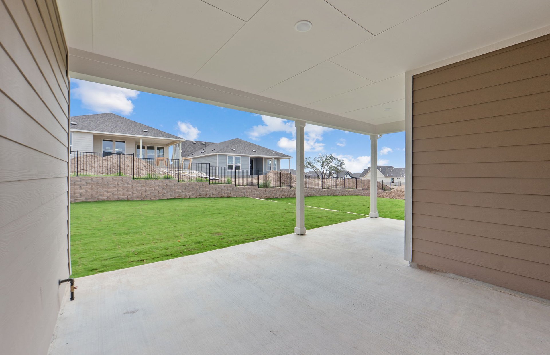 main property photo 24