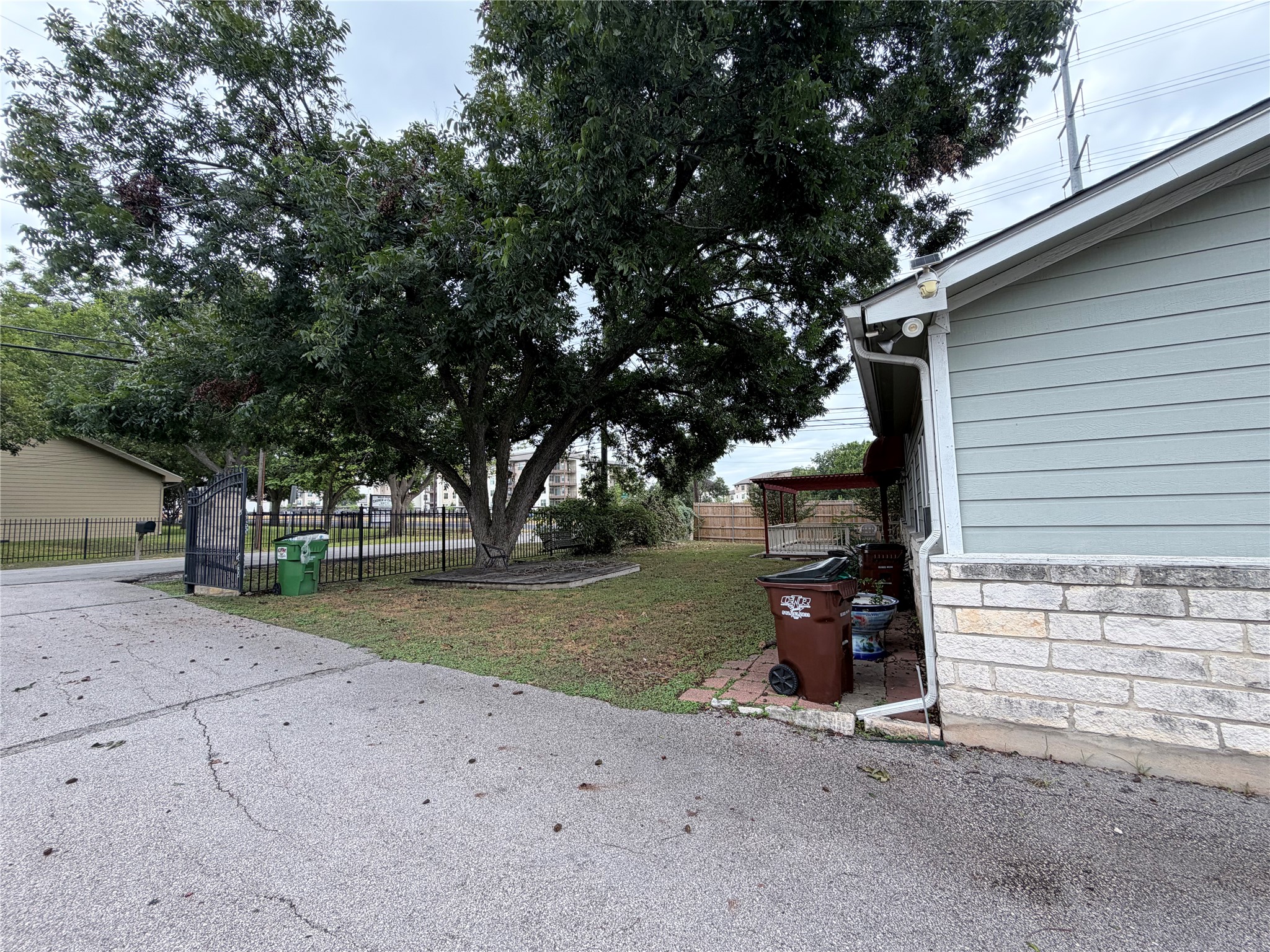 main property photo 20
