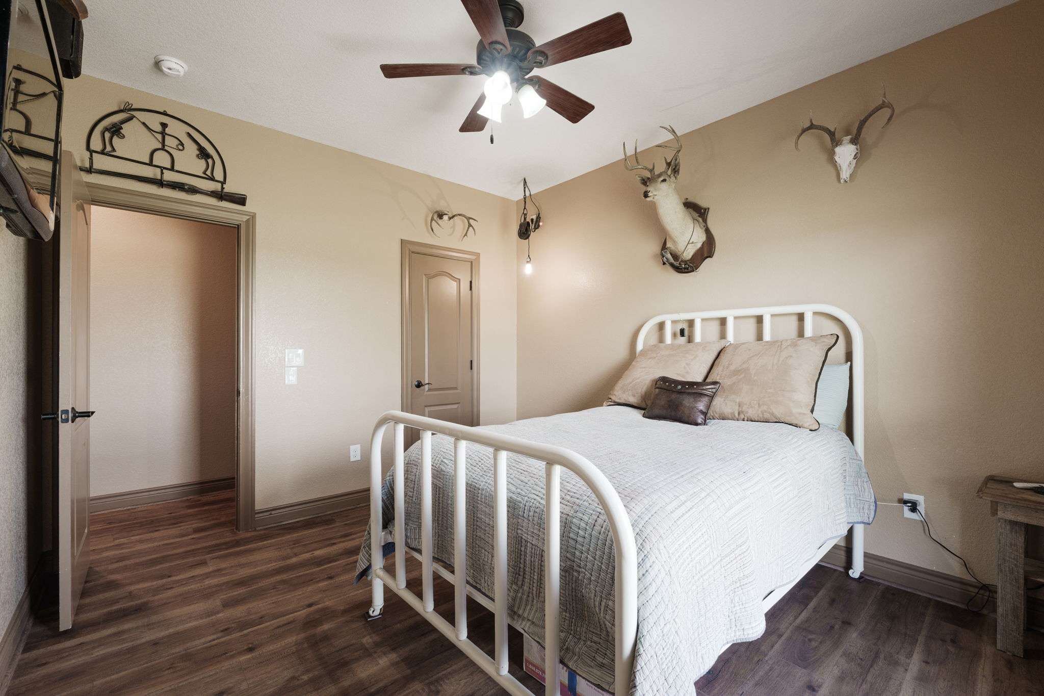 main property photo 26