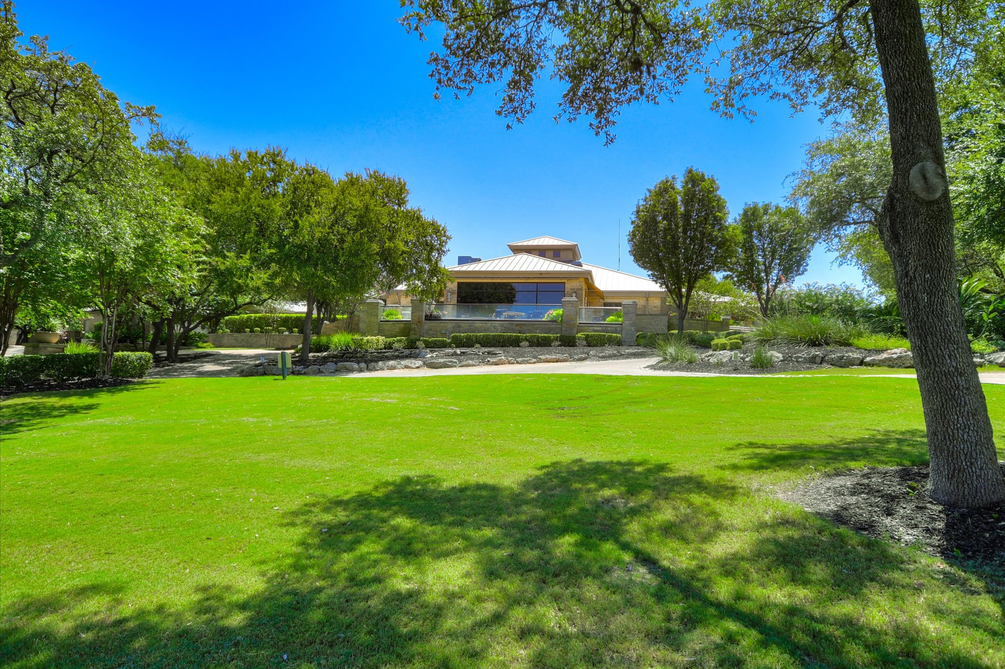 main property photo 25