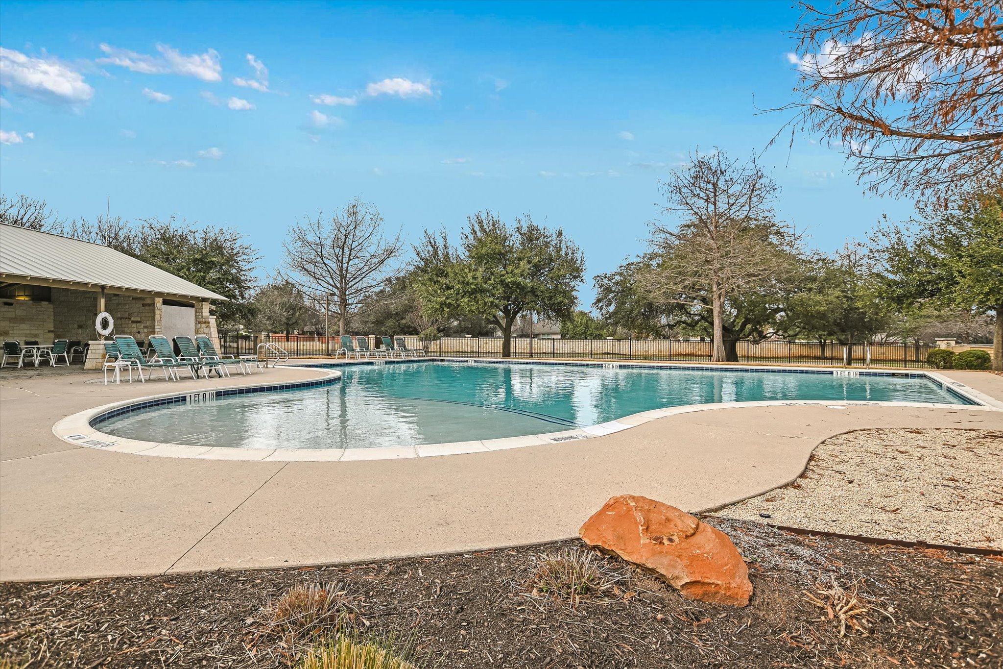 main property photo 28