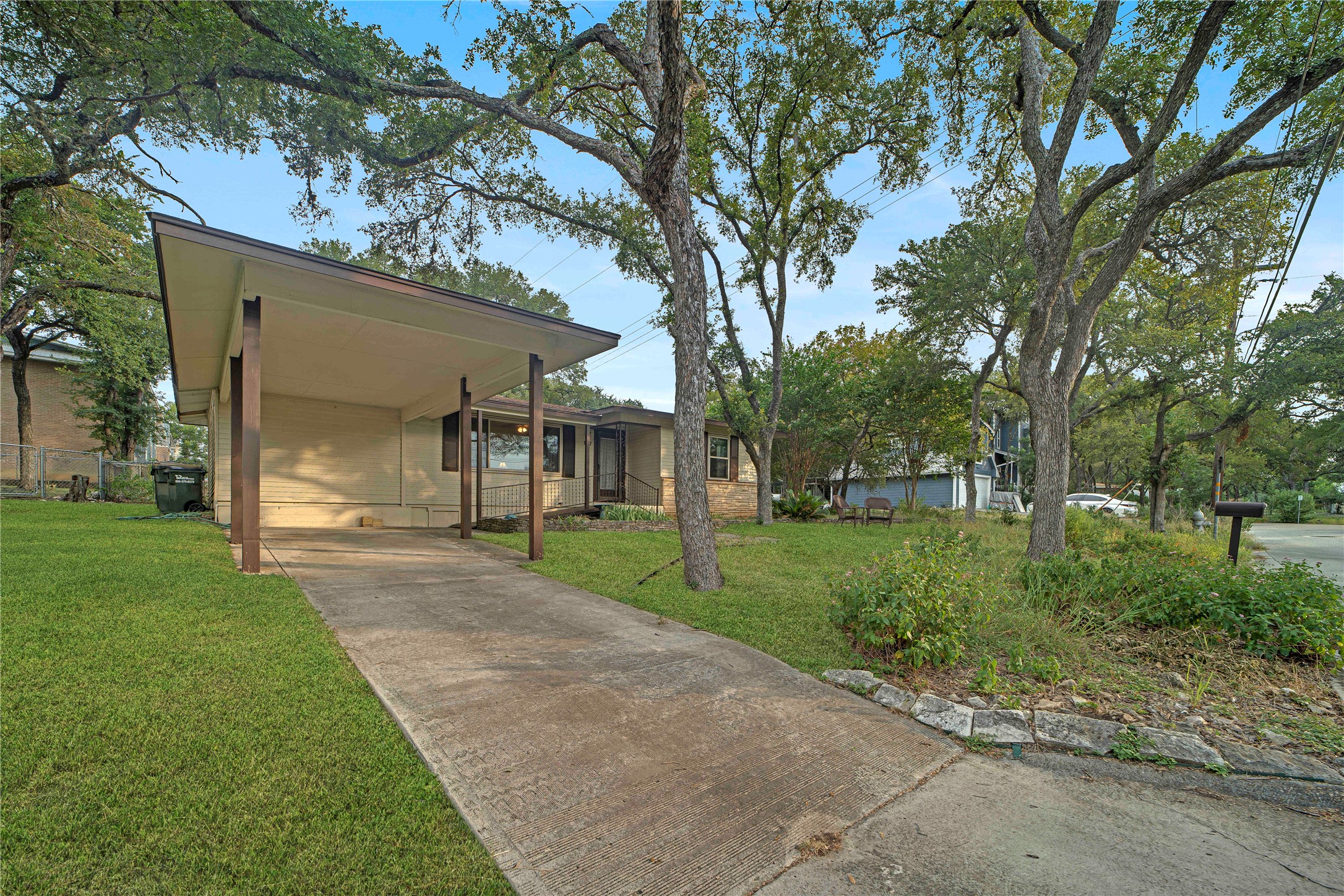 main property photo 27