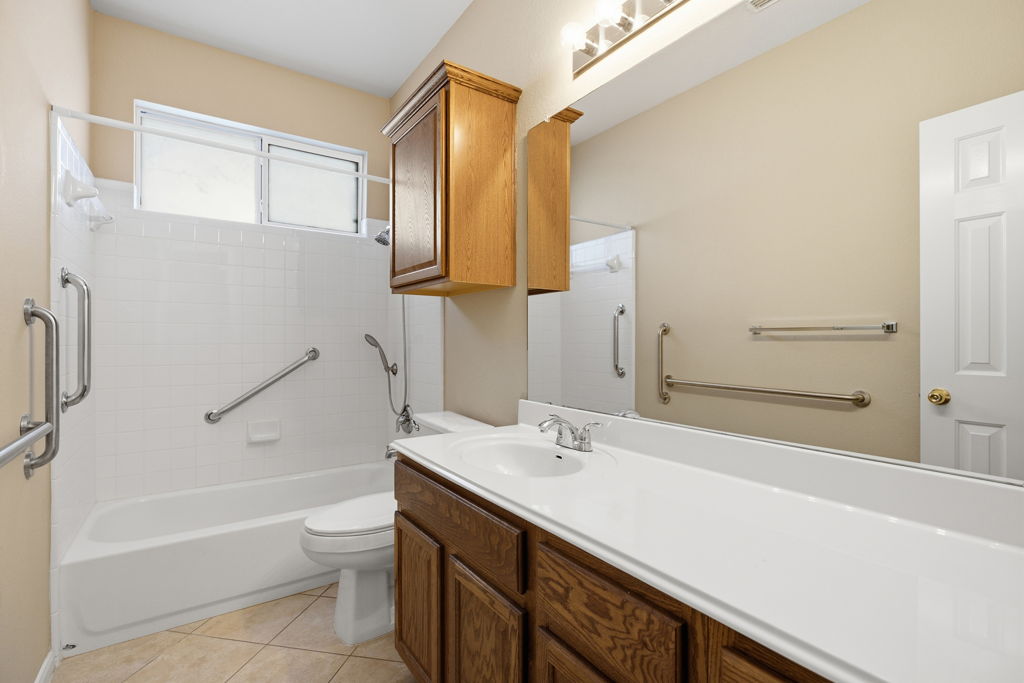 main property photo 25