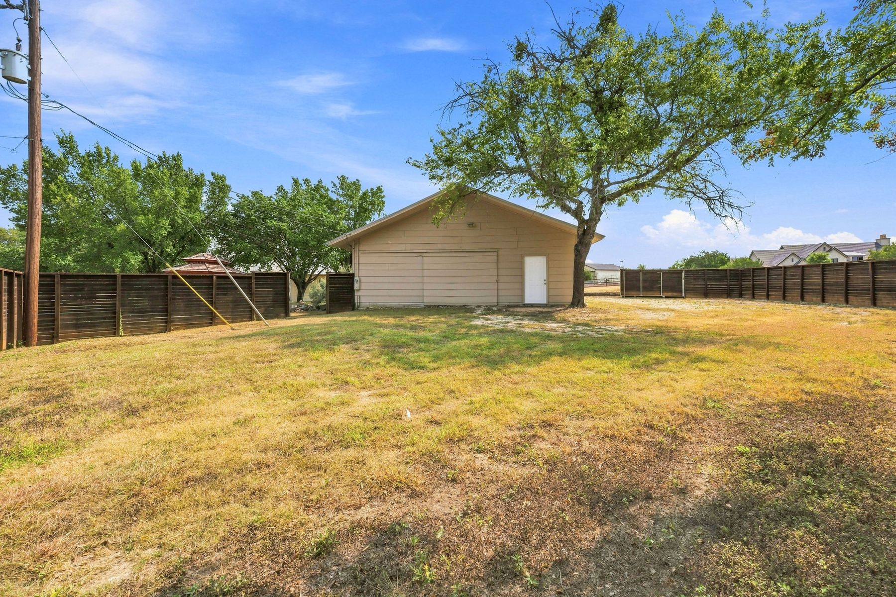 main property photo 32