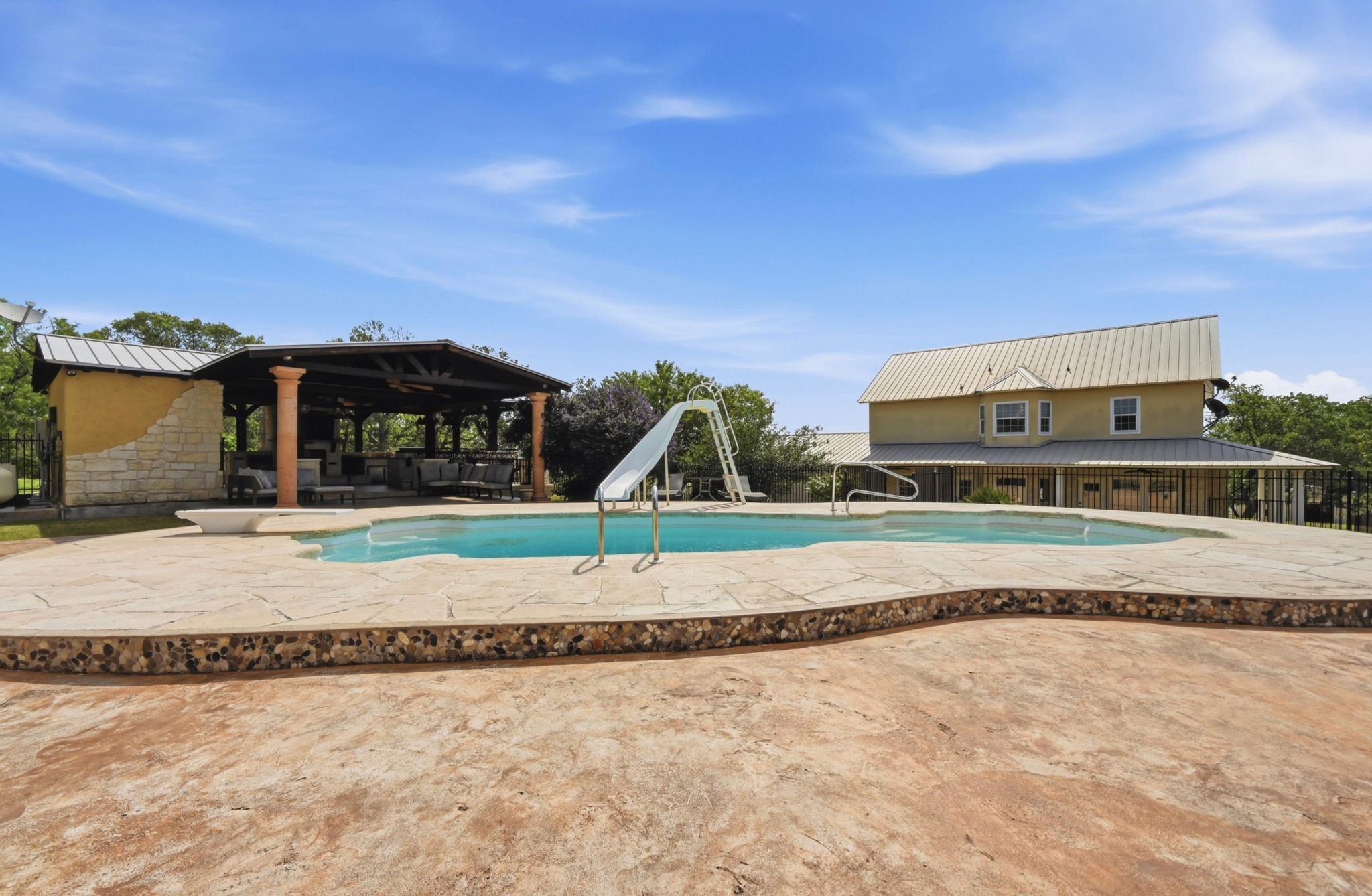 main property photo 34