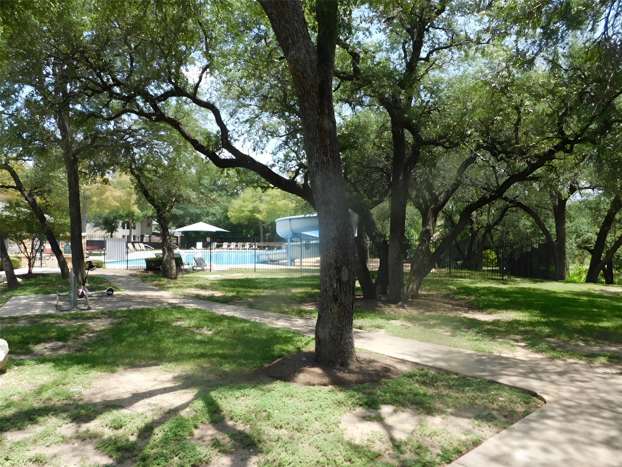 main property photo 37
