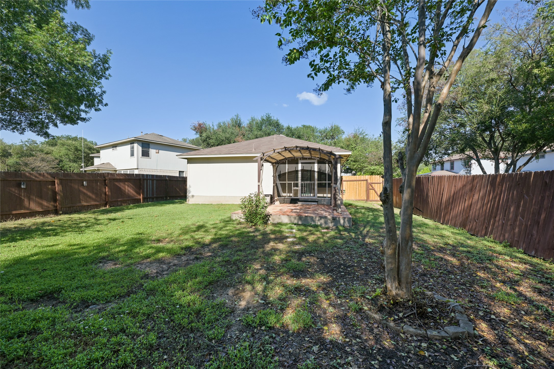 main property photo 23