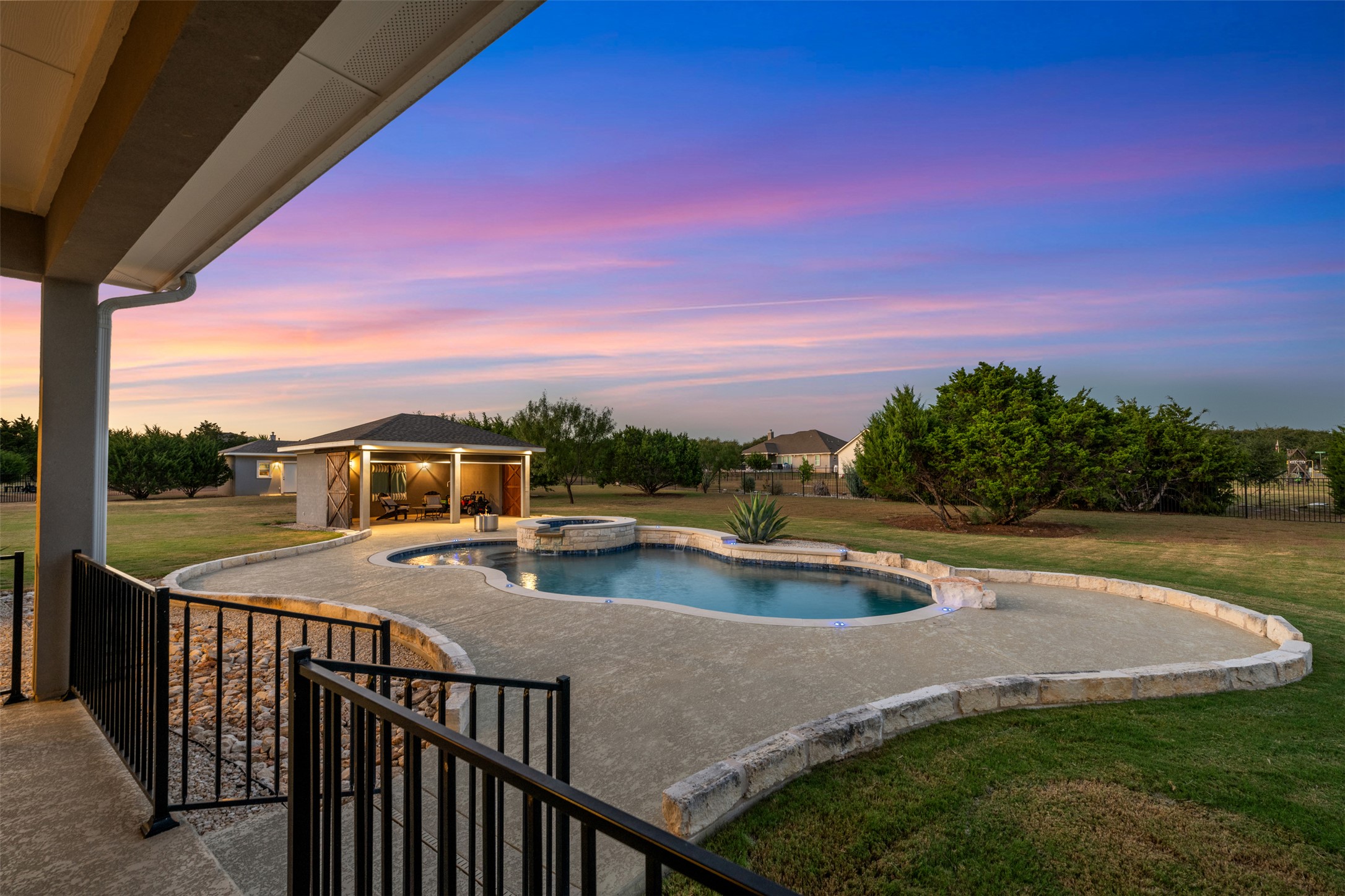 main property photo 2
