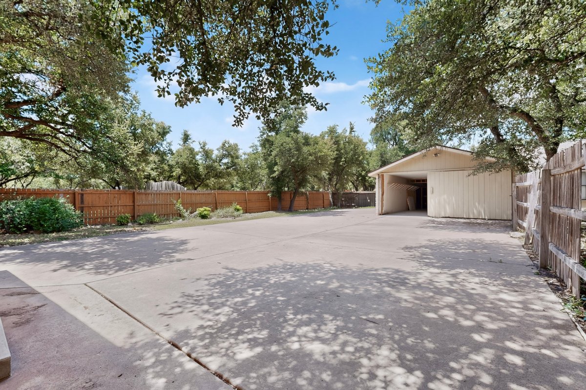 main property photo 32