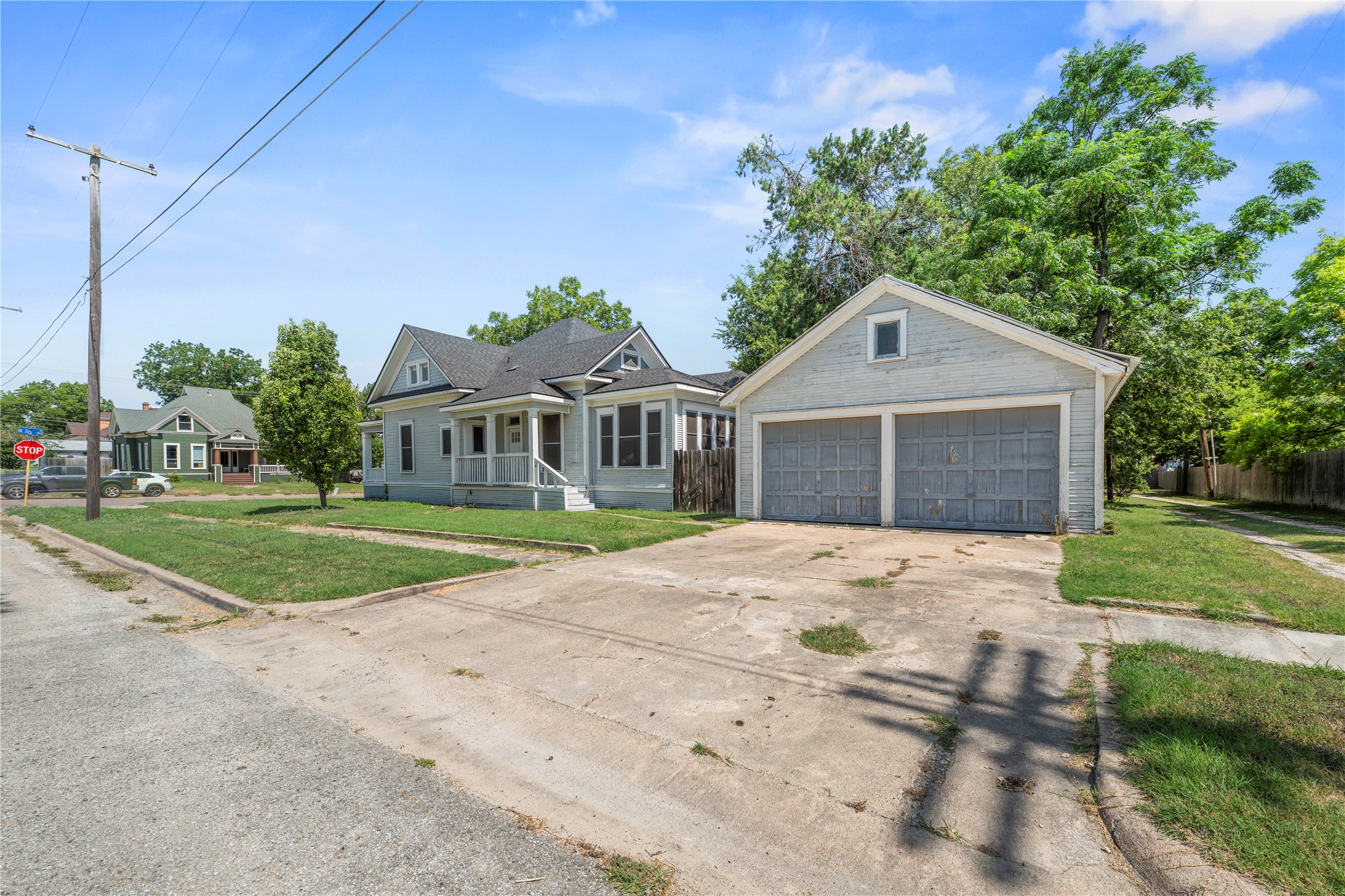 main property photo 28