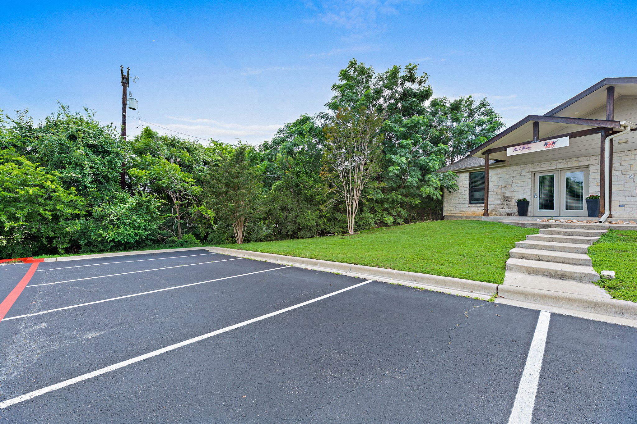 main property photo 28
