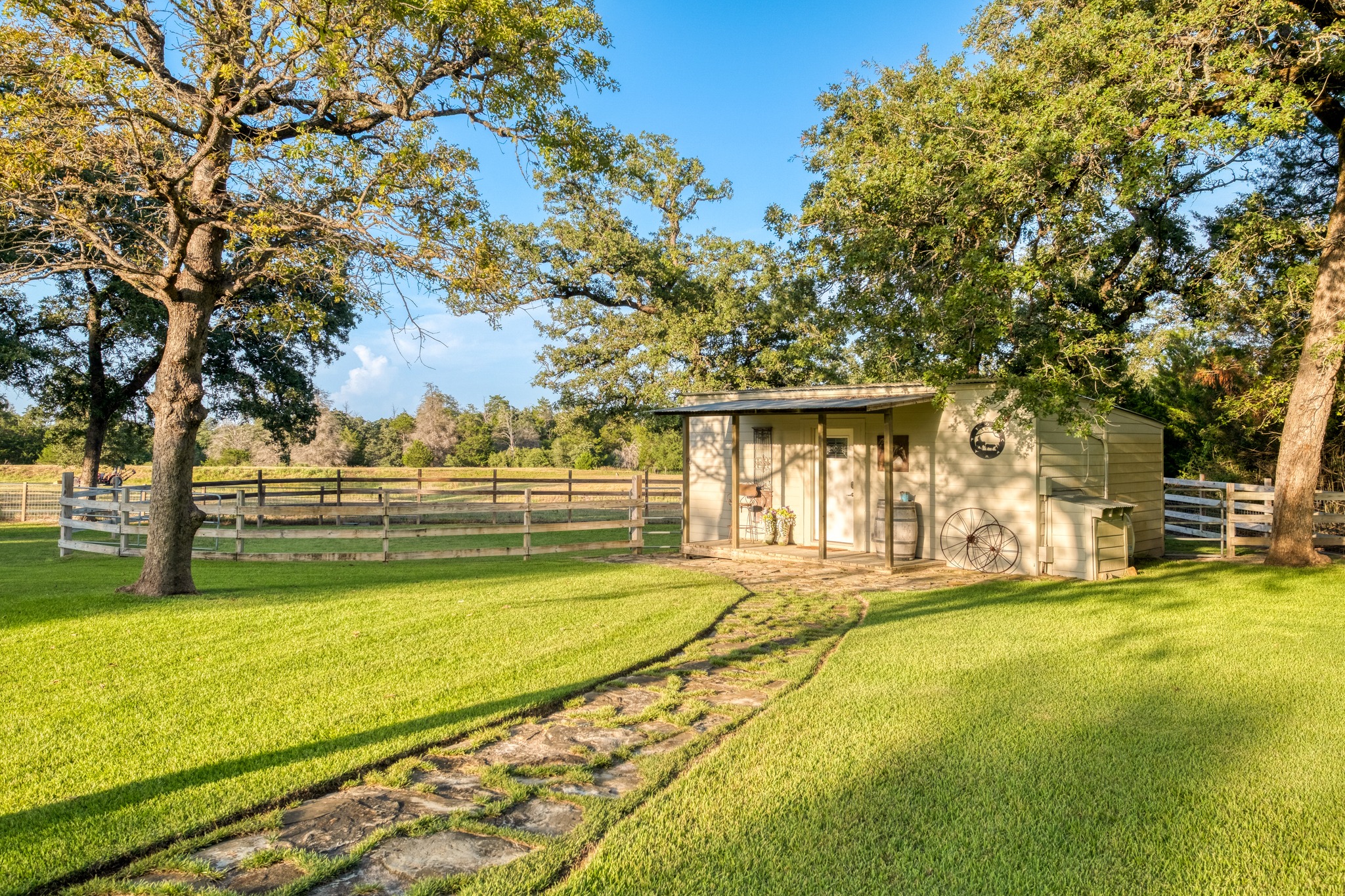 main property photo 28