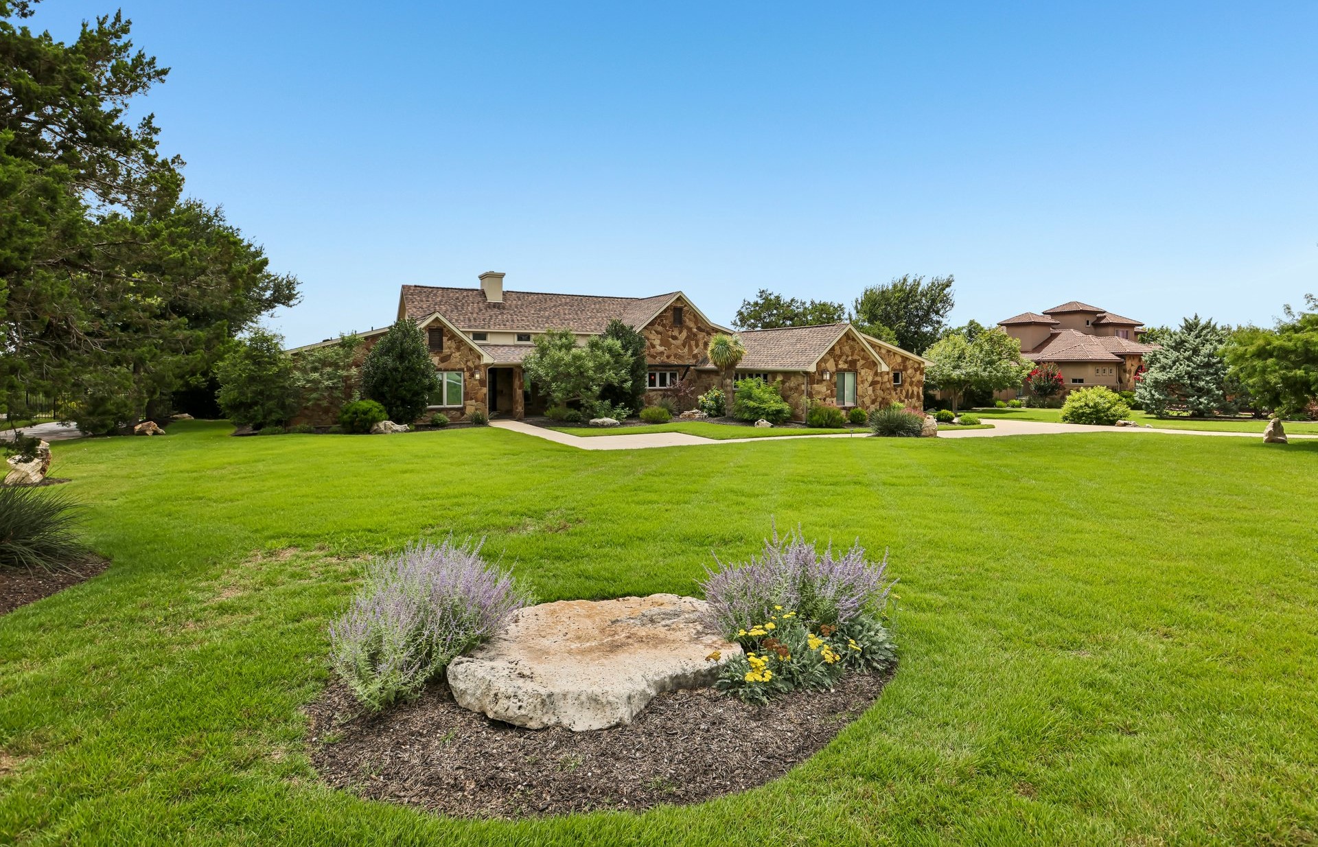 main property photo 30