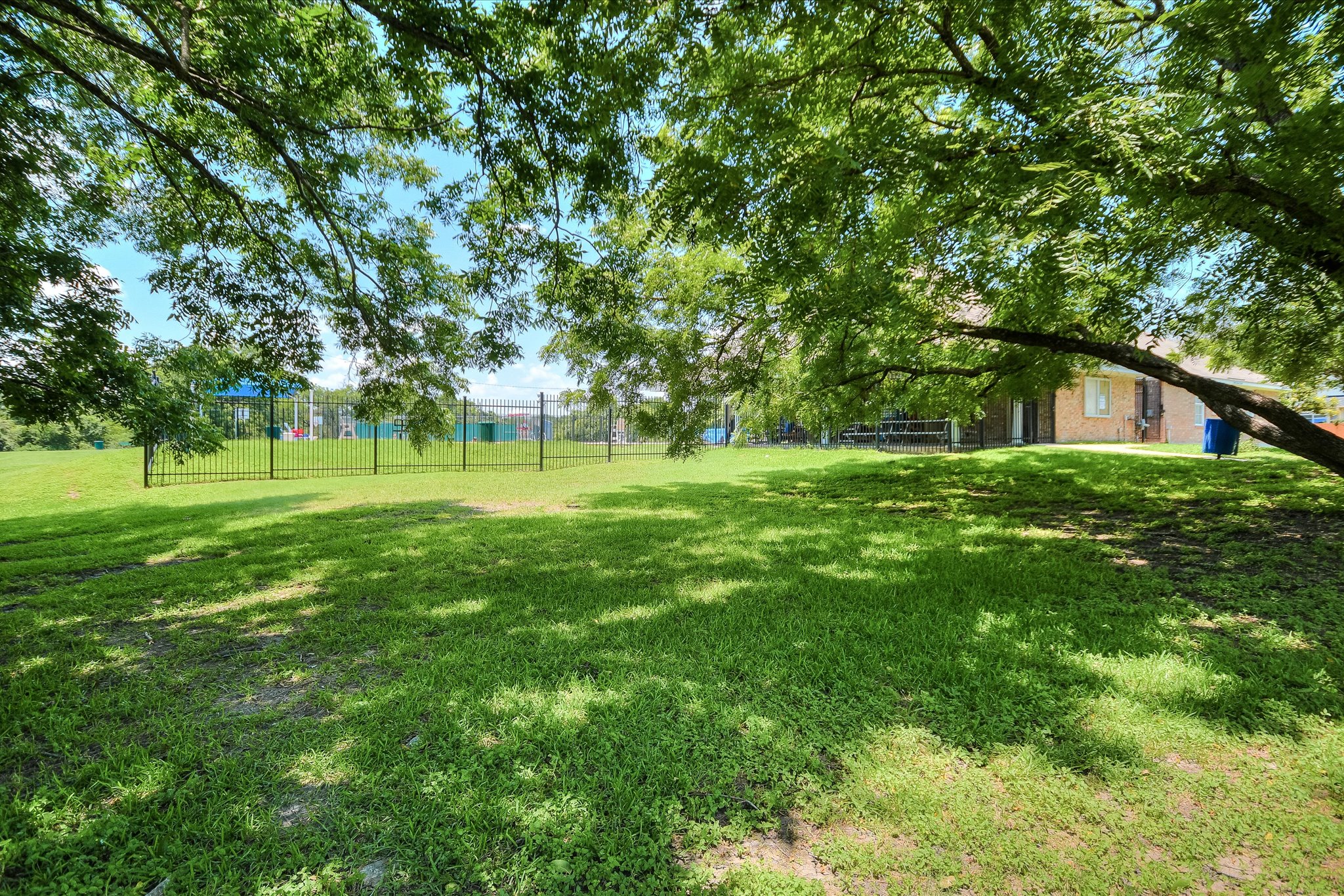 main property photo 27