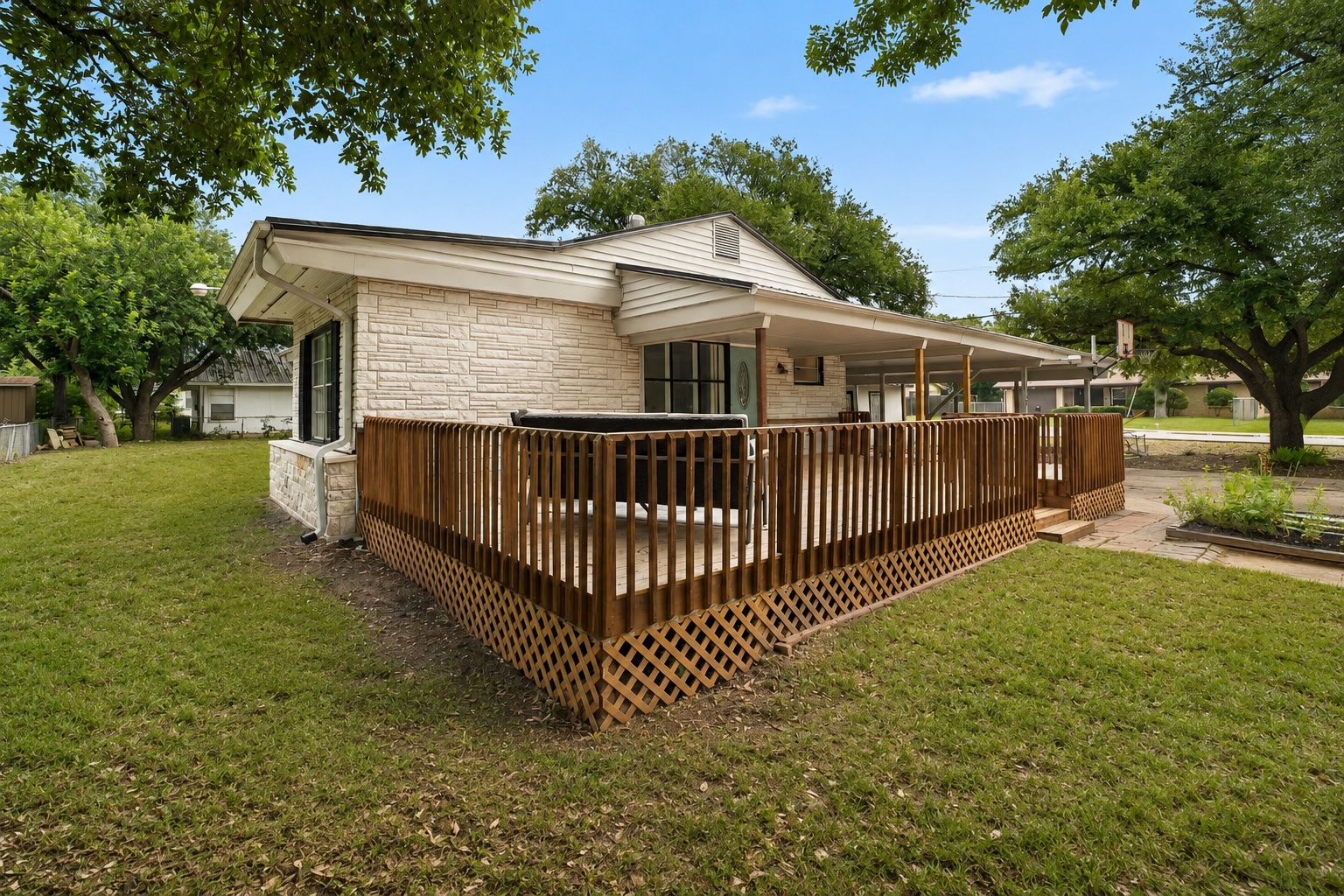 main property photo 20
