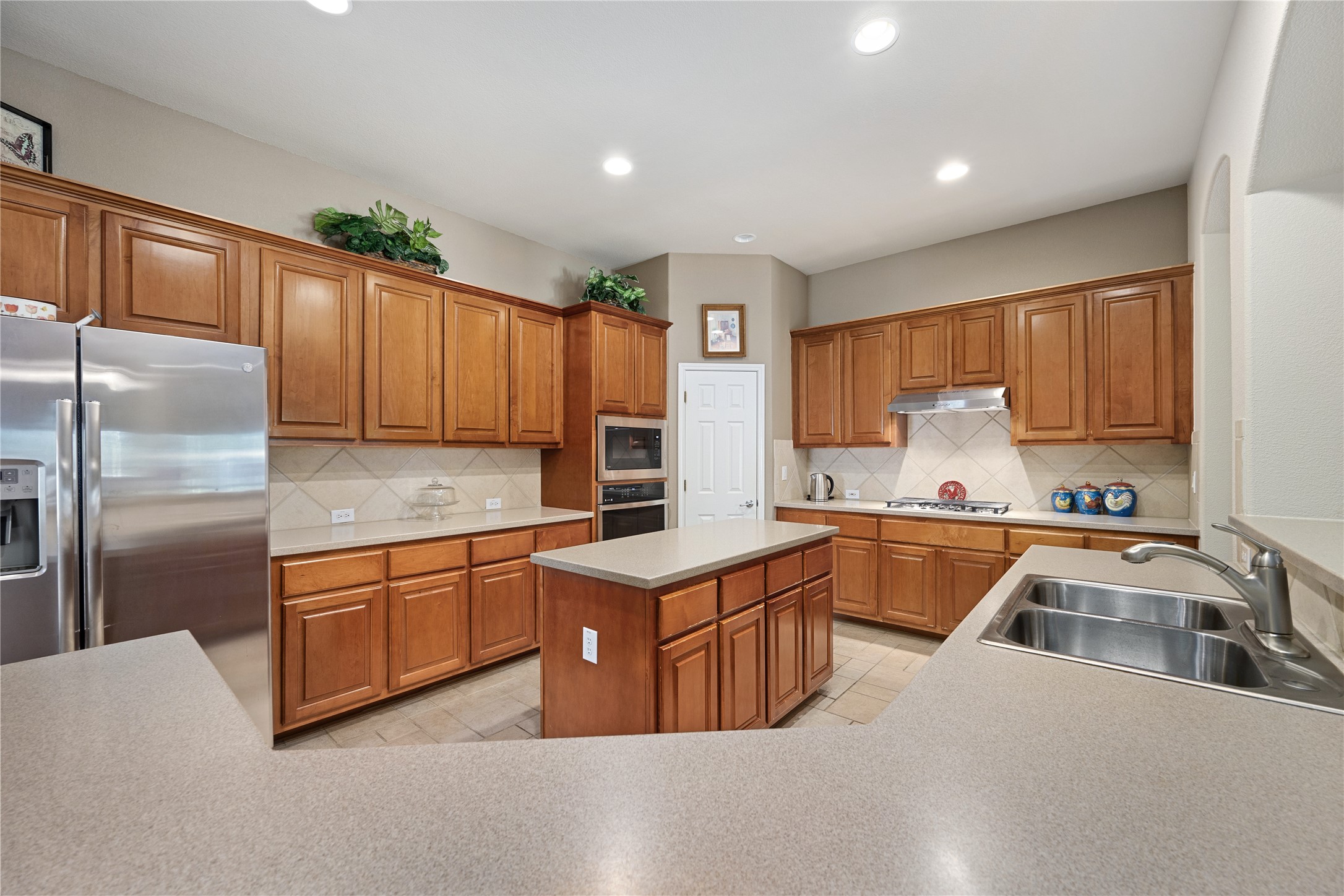 main property photo 13