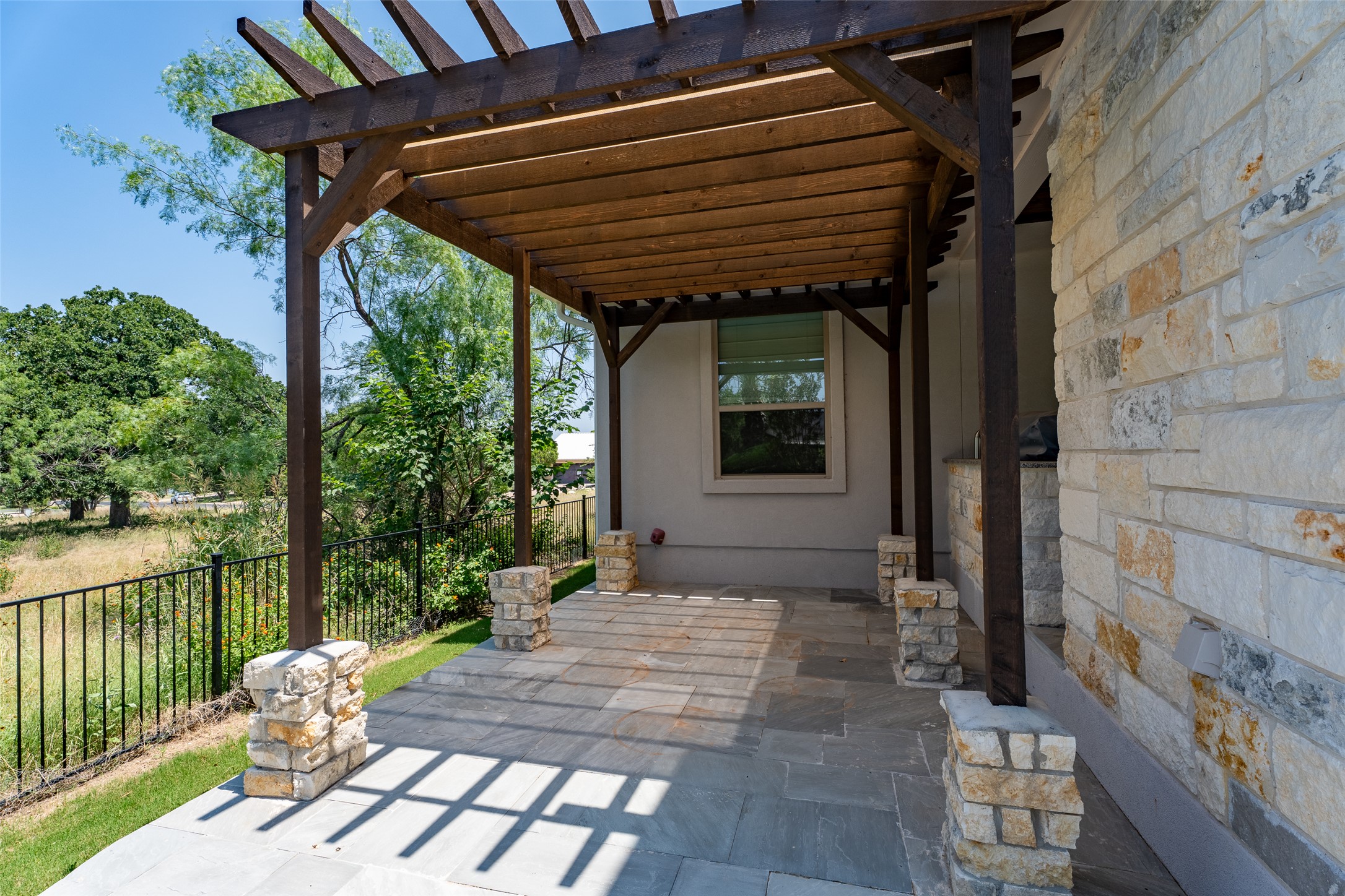 main property photo 27