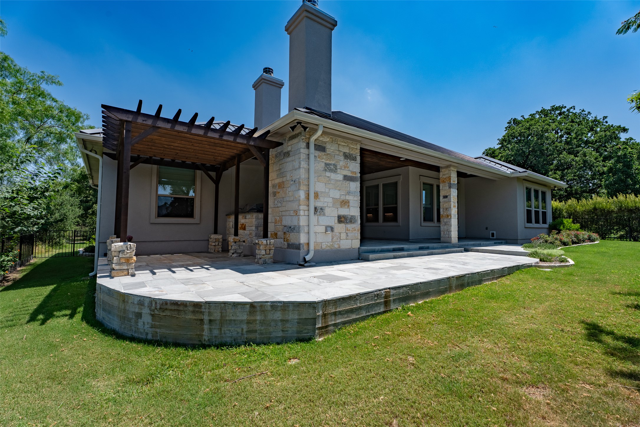 main property photo 28