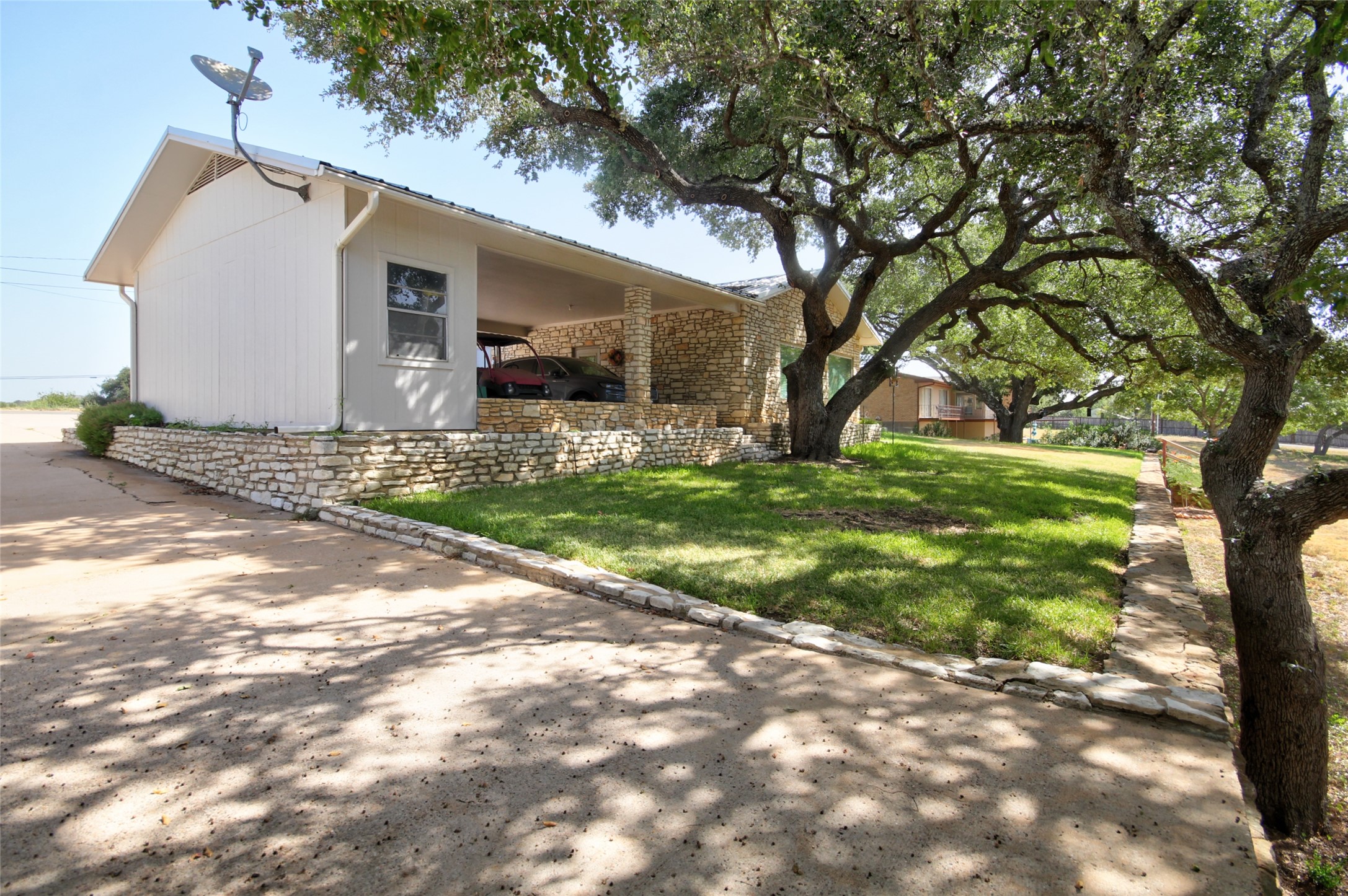 main property photo 23