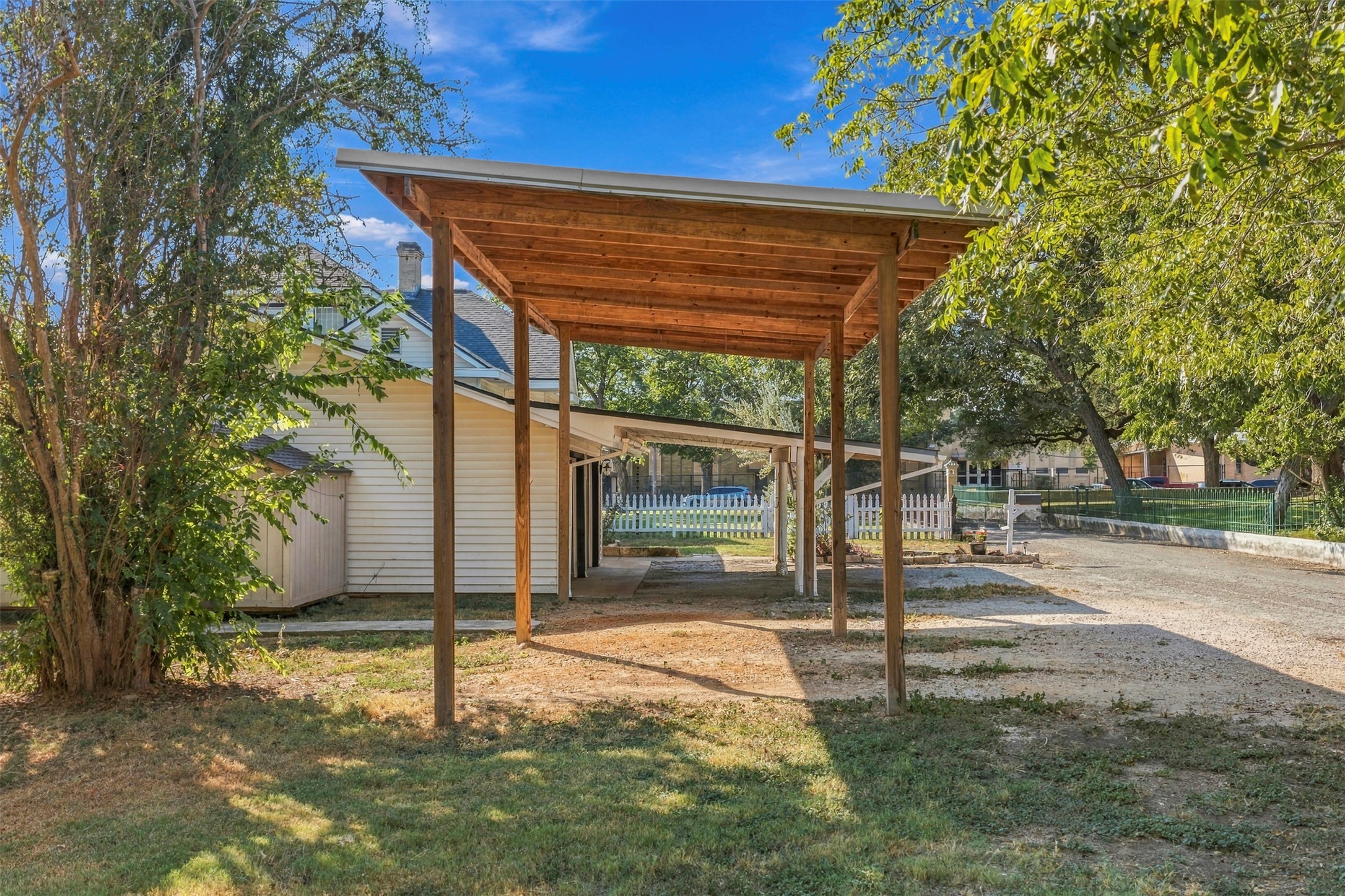 main property photo 37