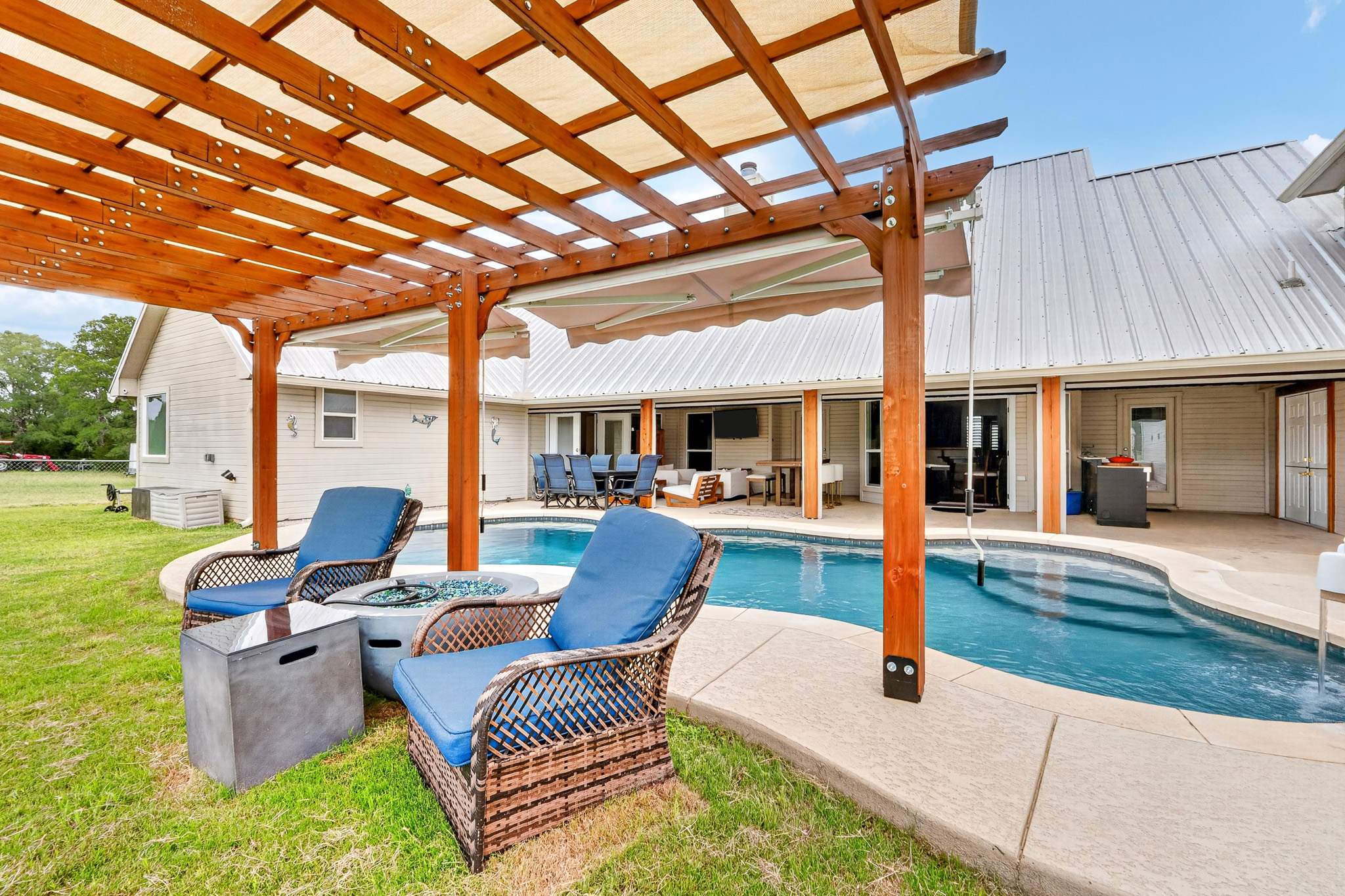 main property photo 37