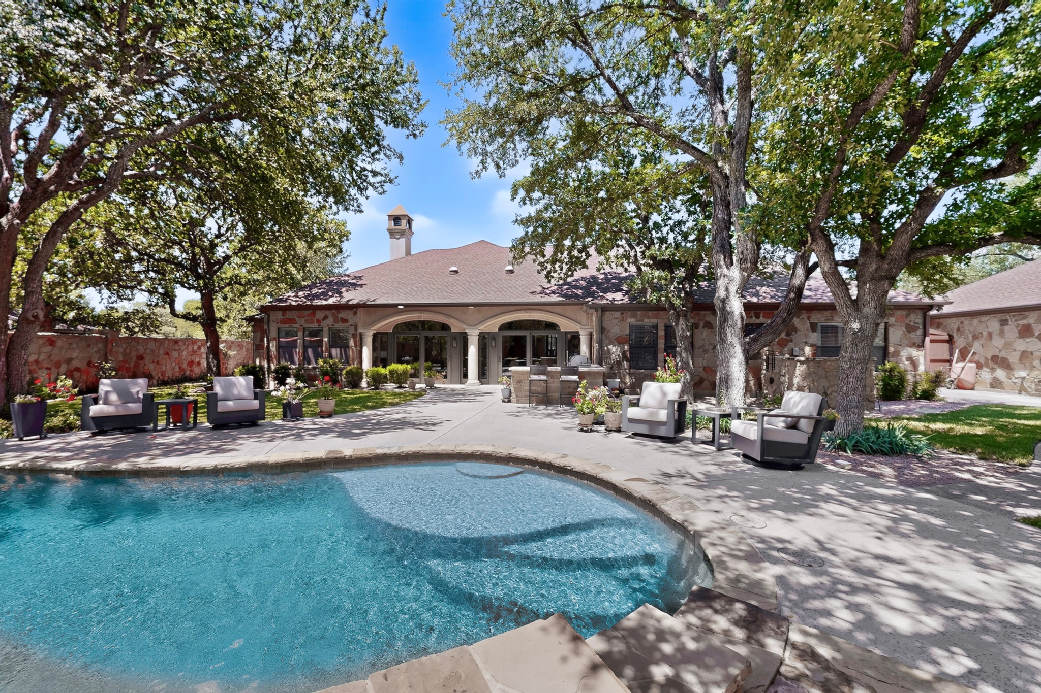 main property photo 28