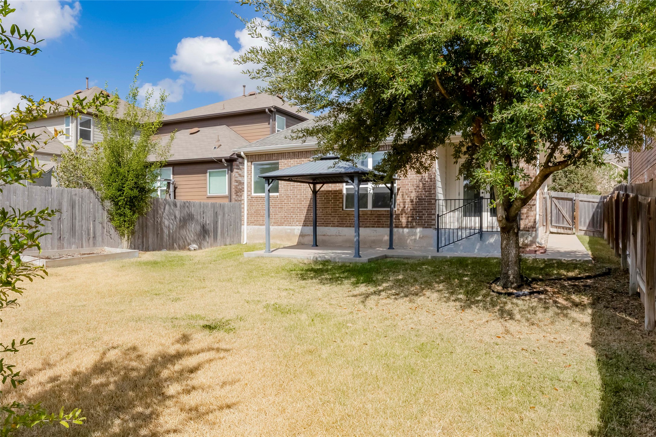 main property photo 28