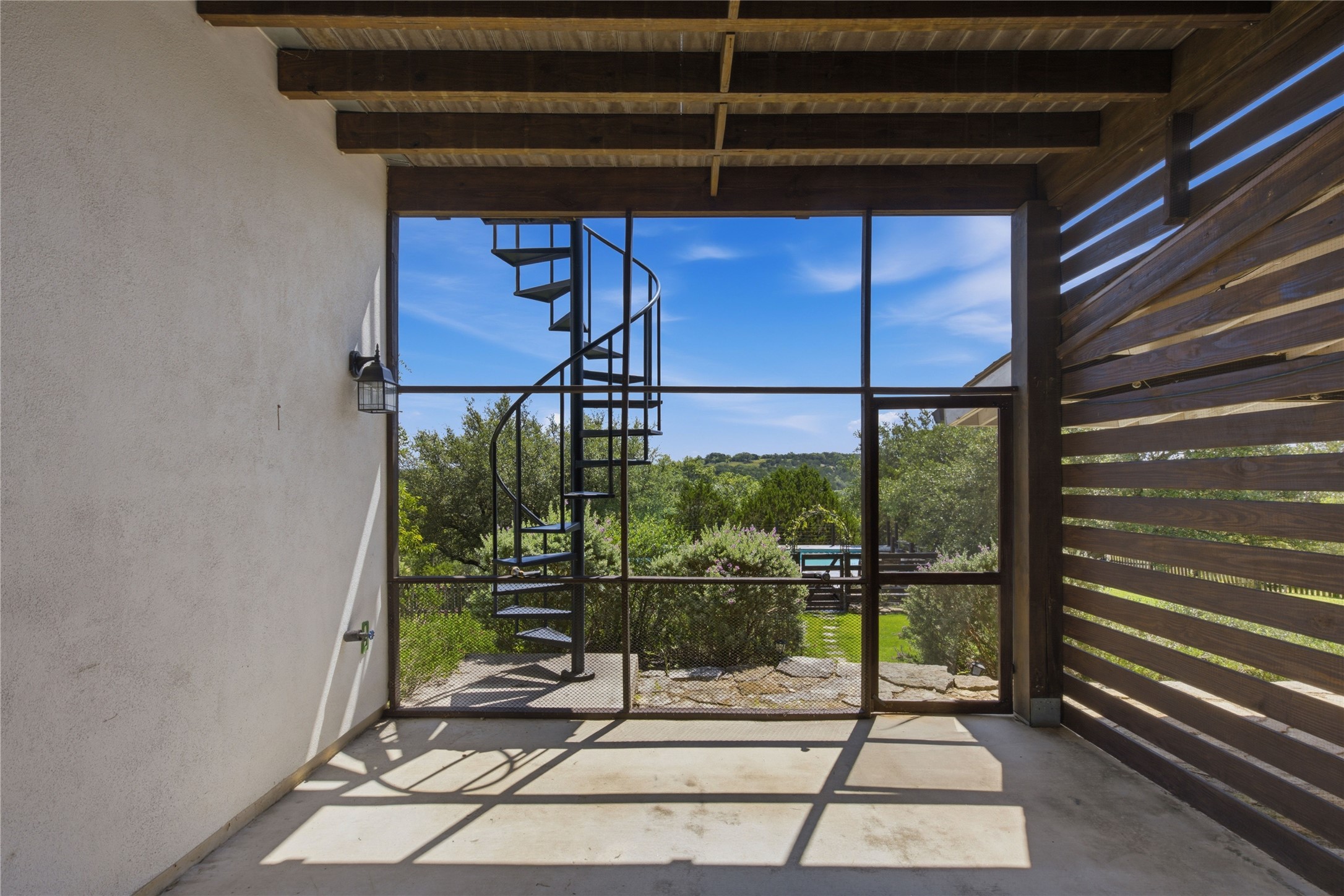 main property photo 31