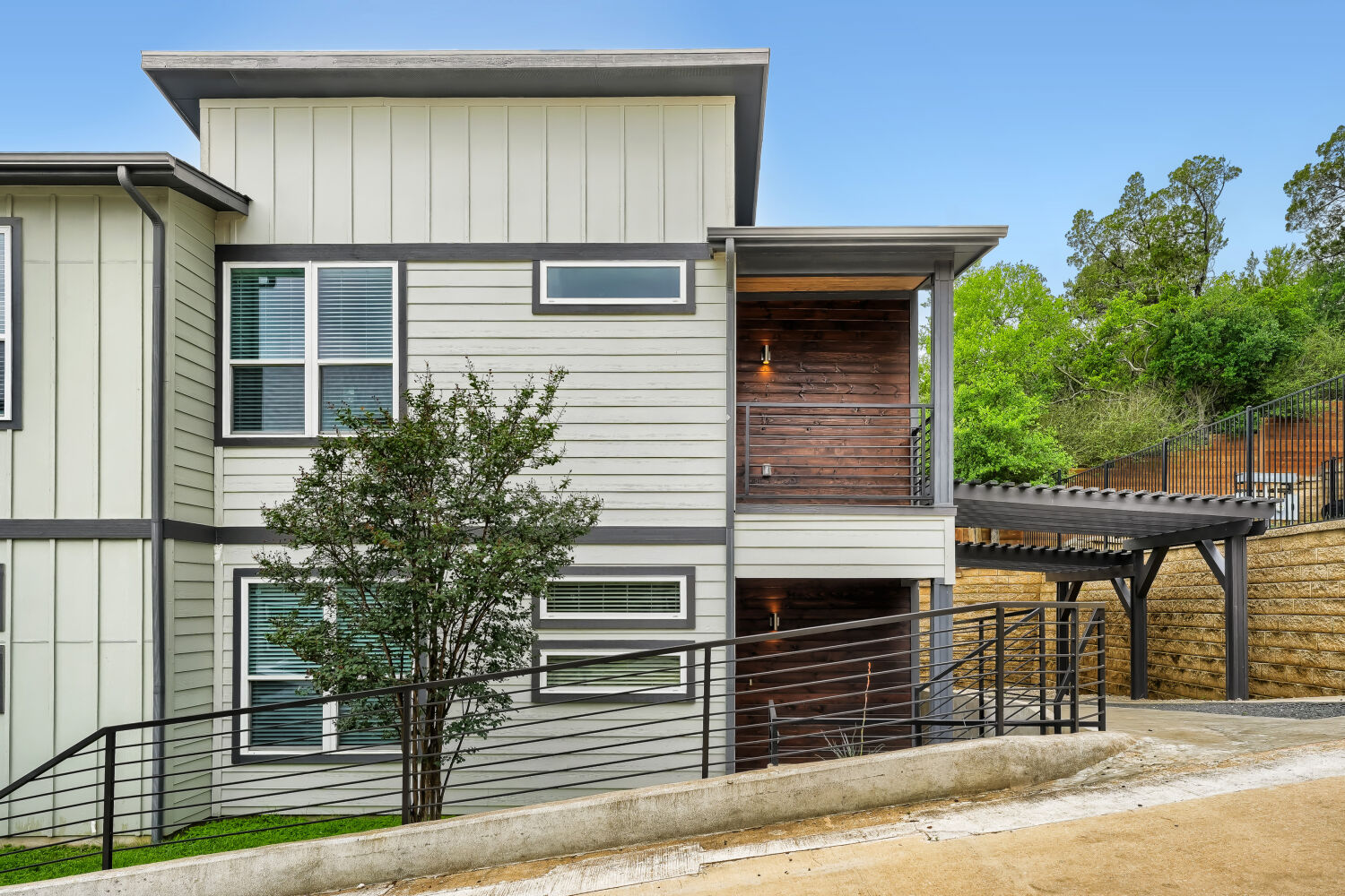 main property photo 23