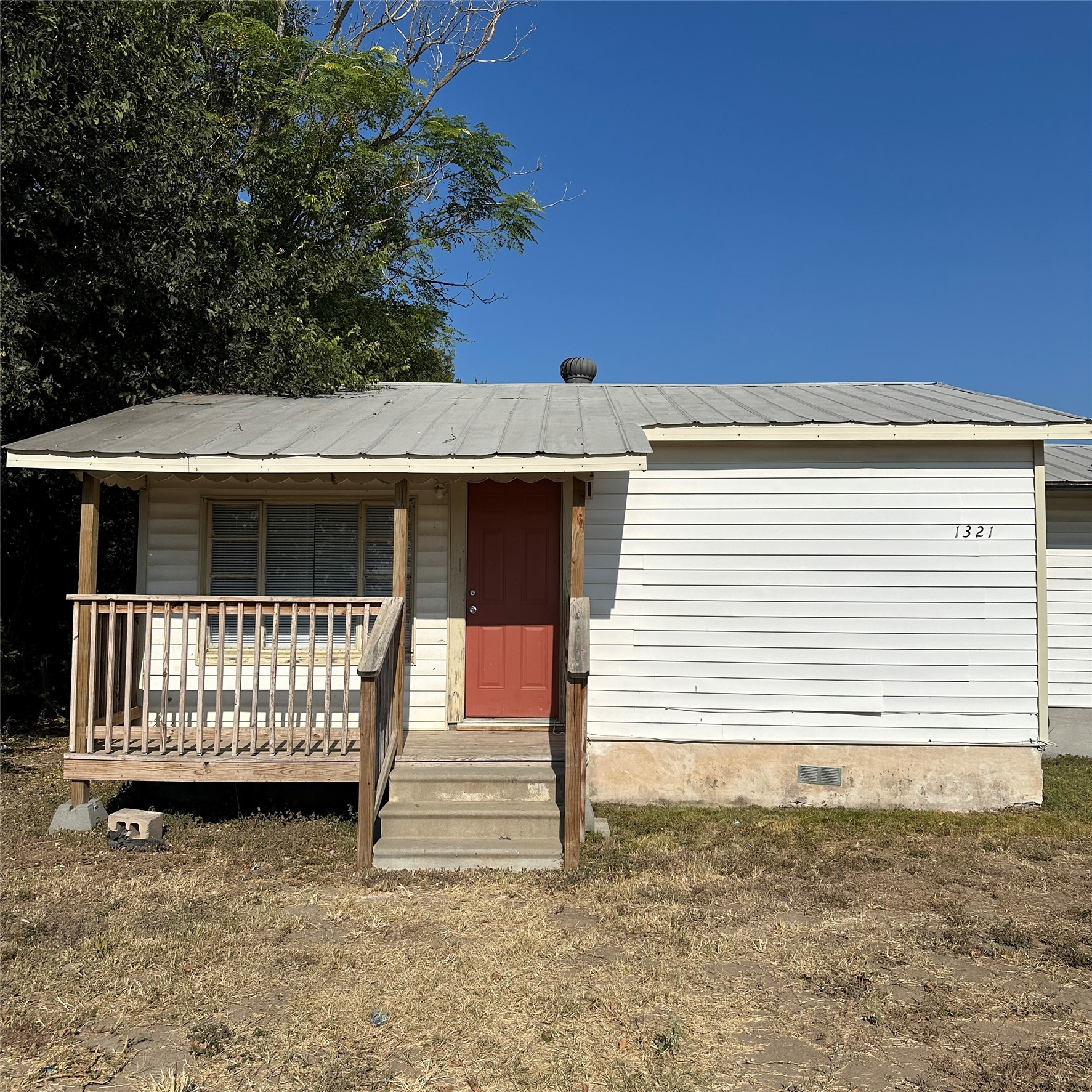 main property photo 6