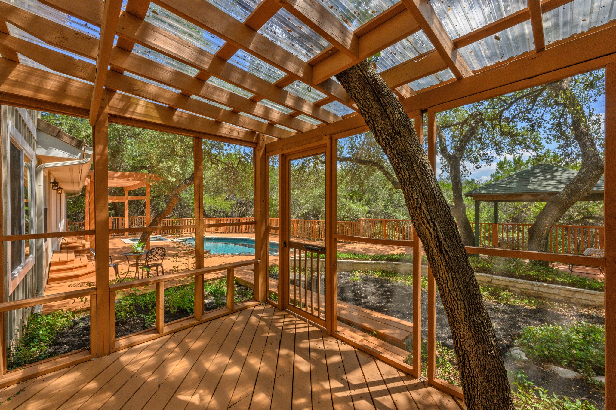 main property photo 25