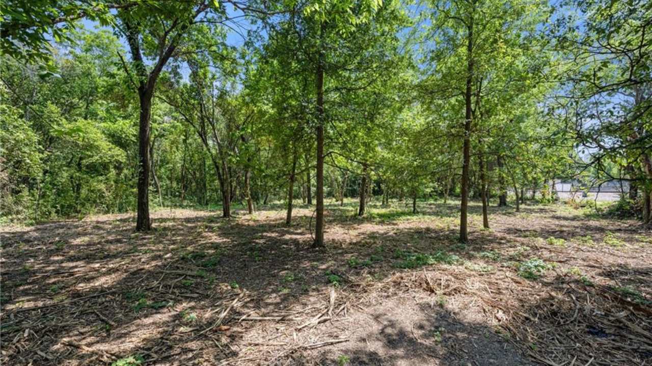 main property photo 11