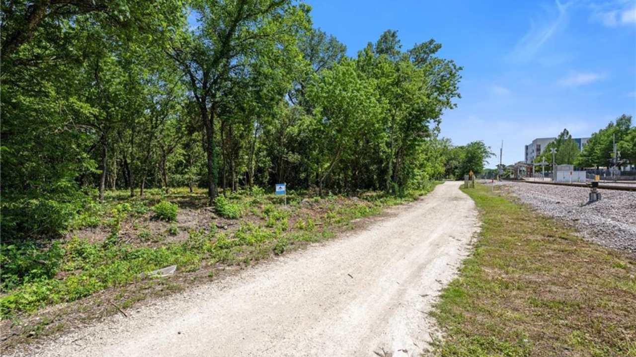 main property photo 9