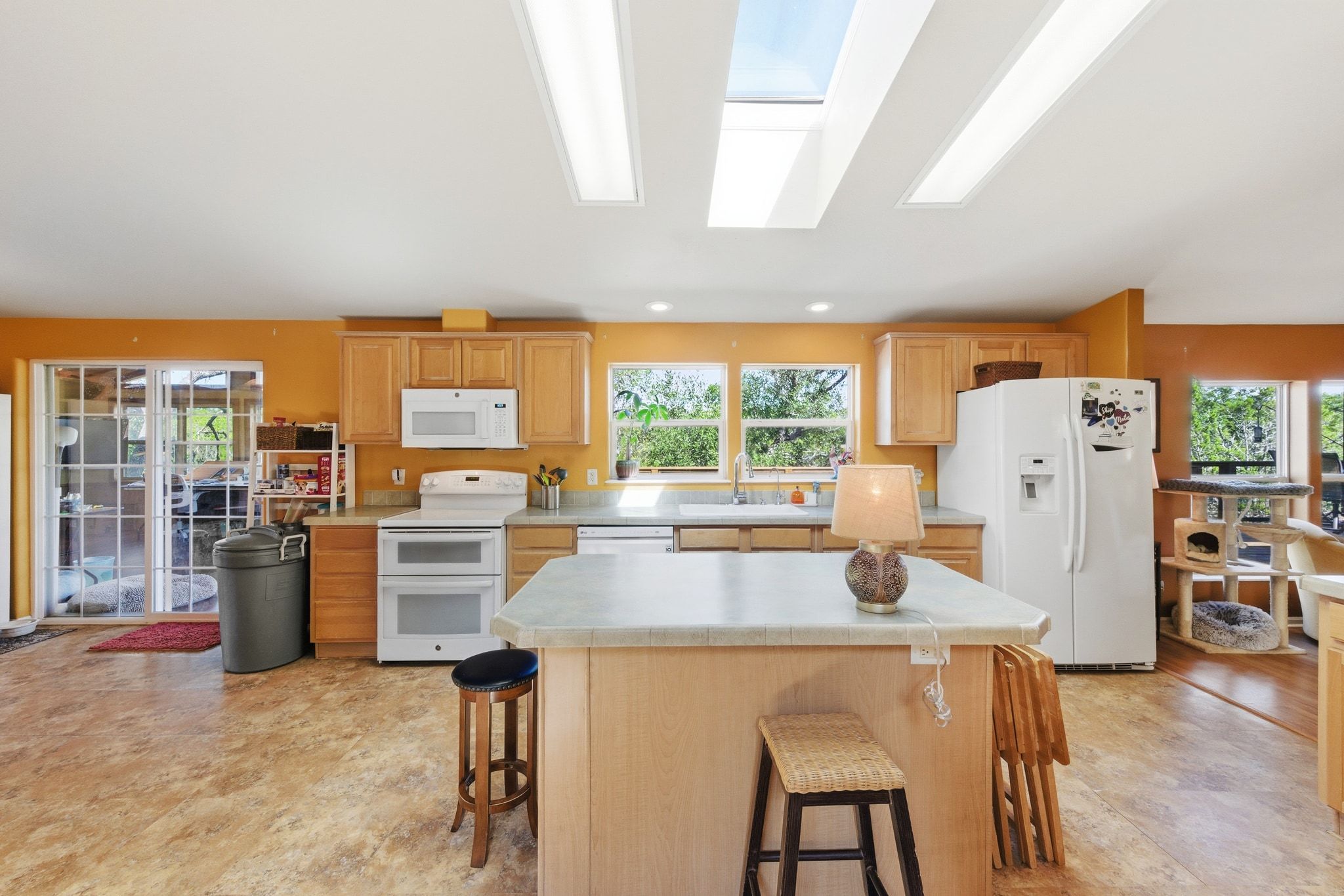 main property photo 13