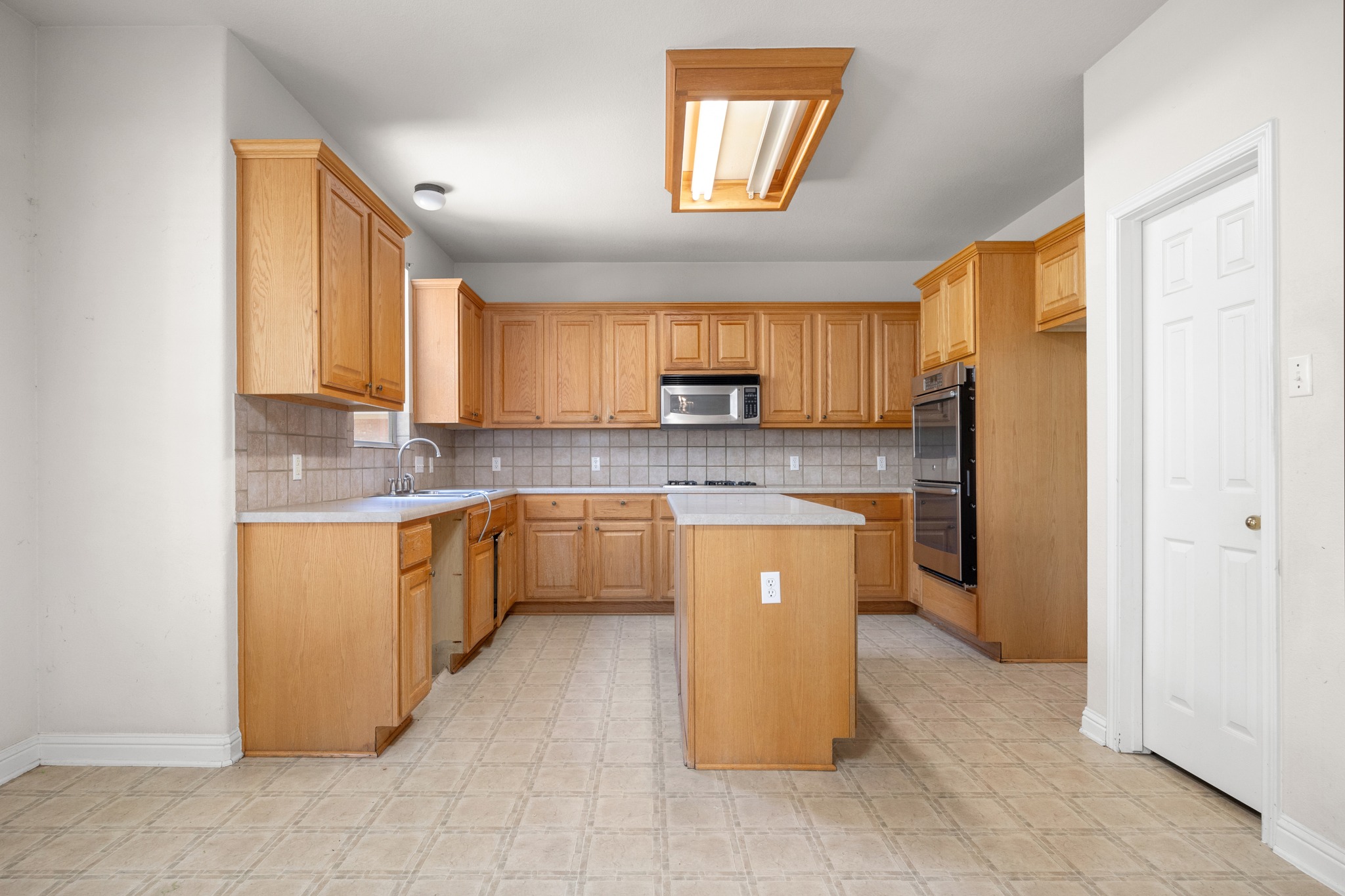 main property photo 10