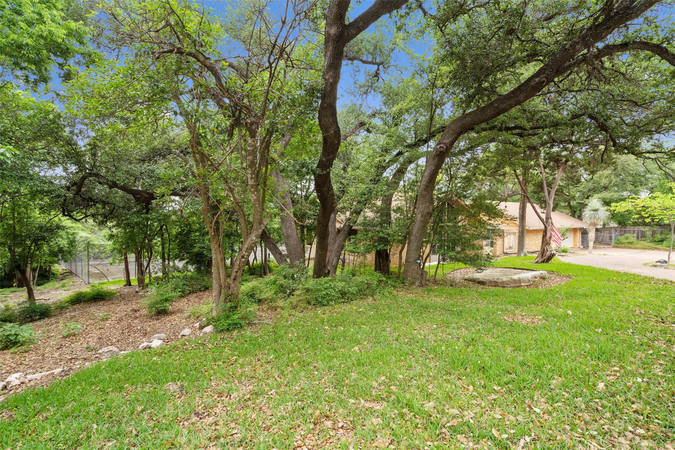 main property photo 6