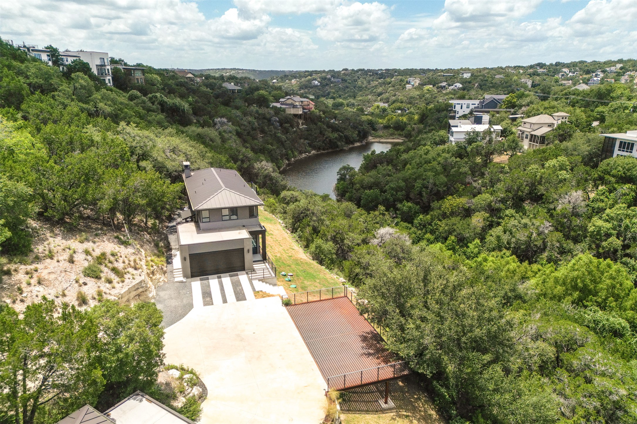 main property photo 28
