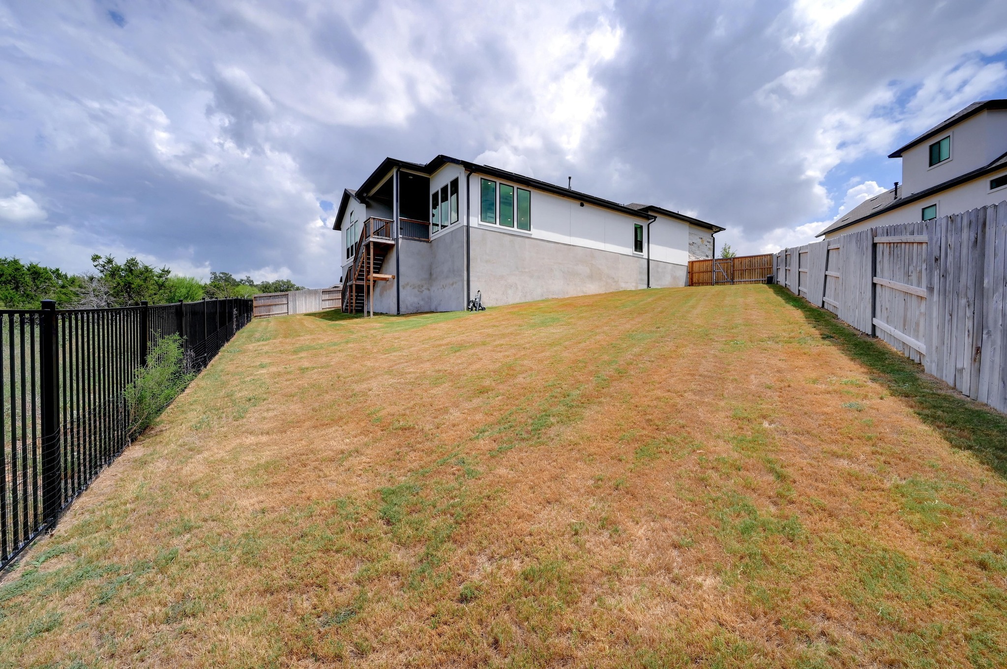 main property photo 31
